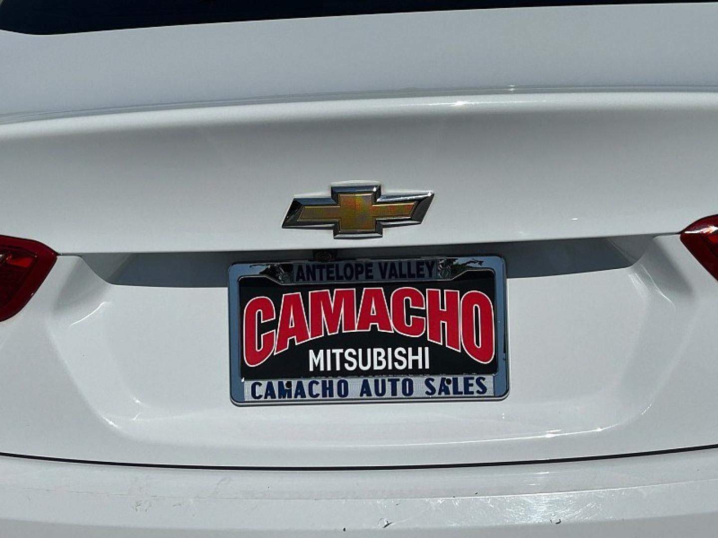 2018 WHITE Chevrolet Malibu (1G1ZC5ST4JF) with an 4-Cyl Turbo 1.5 Liter engine, Automatic 6-Spd transmission, located at 412 Auto Vista Drive, Palmdale, 93551, (661) 945-0620, 34.592636, -118.136681 - Photo#15