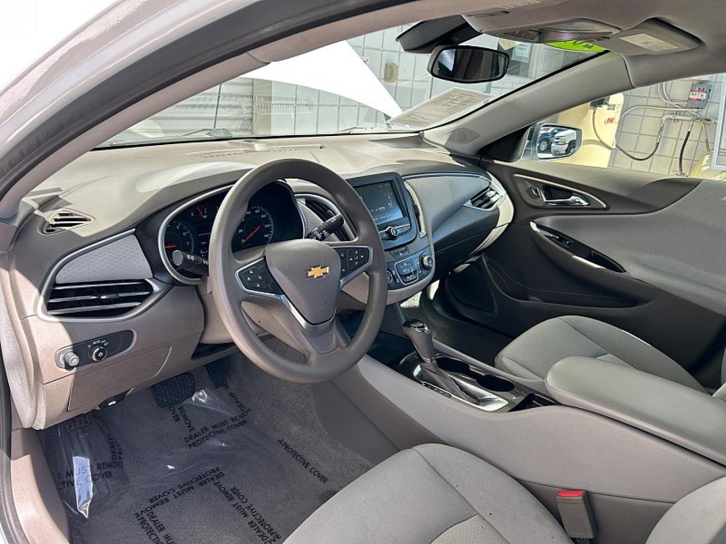 2018 WHITE Chevrolet Malibu (1G1ZC5ST4JF) with an 4-Cyl Turbo 1.5 Liter engine, Automatic 6-Spd transmission, located at 412 Auto Vista Drive, Palmdale, 93551, (661) 945-0620, 34.592636, -118.136681 - Photo#17
