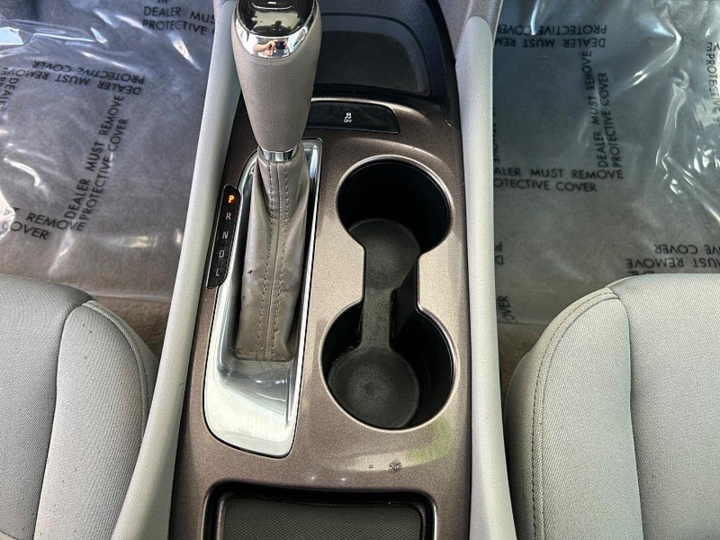 2018 WHITE Chevrolet Malibu (1G1ZC5ST4JF) with an 4-Cyl Turbo 1.5 Liter engine, Automatic 6-Spd transmission, located at 412 Auto Vista Drive, Palmdale, 93551, (661) 945-0620, 34.592636, -118.136681 - Photo#18