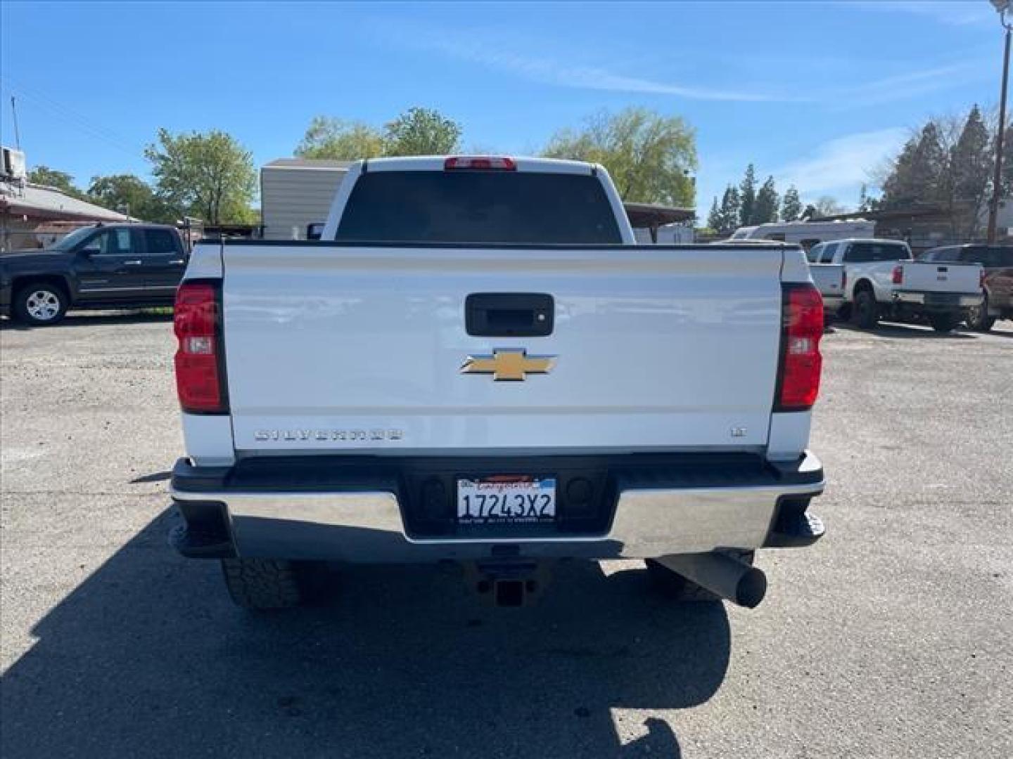 2018 Summit White Chevrolet Silverado 2500HD LT (1GC1KVEYXJF) with an 6.6L Duramax 6.6L Biodiesel Turbo V8 445hp 910ft. lbs. Common Rail Direct Injection engine, 6-Speed Shiftable Automatic transmission, located at 800 Riverside Ave, Roseville, CA, 95678, 916-773-4549 & Toll Free: 866-719-4393, 38.732265, -121.291039 - DURAMAX DIESEL CREW CAB 4X4 LT ALLISON TRANSMISSION CLEAN CARFAX - Photo#9