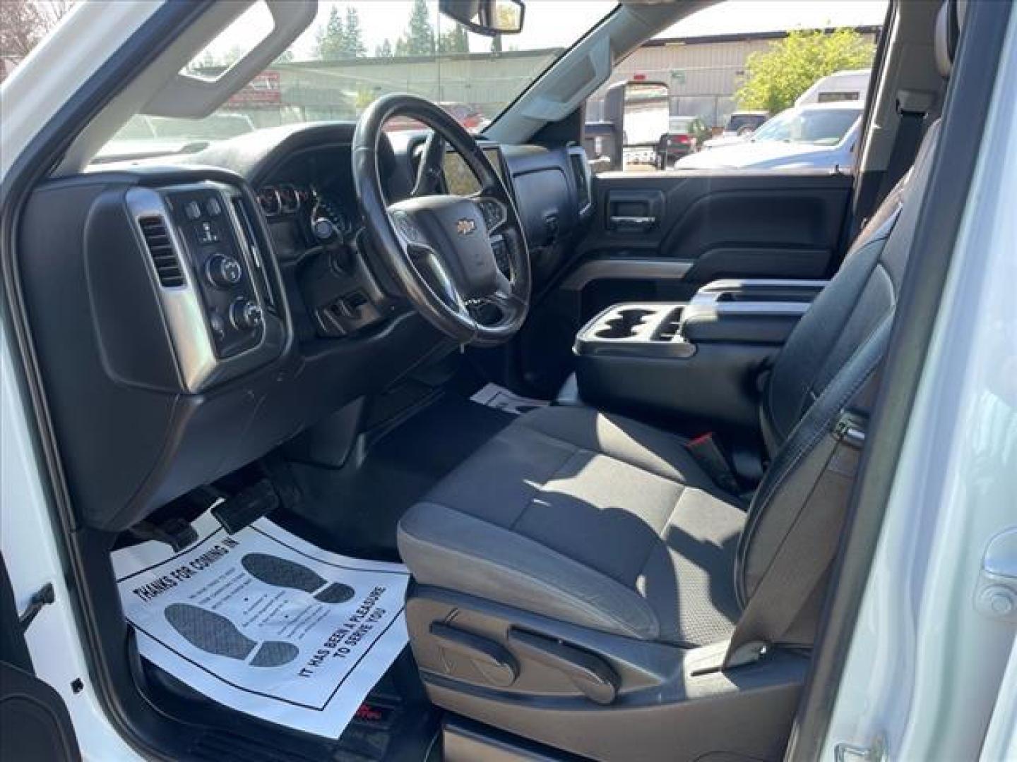 2018 Summit White Chevrolet Silverado 2500HD LT (1GC1KVEYXJF) with an 6.6L Duramax 6.6L Biodiesel Turbo V8 445hp 910ft. lbs. Common Rail Direct Injection engine, 6-Speed Shiftable Automatic transmission, located at 800 Riverside Ave, Roseville, CA, 95678, 916-773-4549 & Toll Free: 866-719-4393, 38.732265, -121.291039 - DURAMAX DIESEL CREW CAB 4X4 LT ALLISON TRANSMISSION CLEAN CARFAX - Photo#12