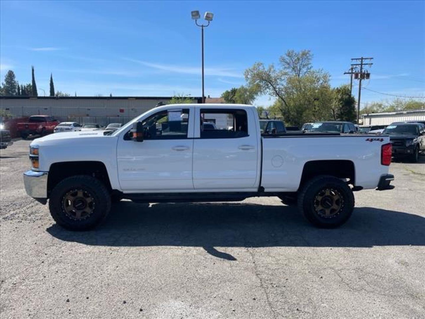 2018 Summit White Chevrolet Silverado 2500HD LT (1GC1KVEYXJF) with an 6.6L Duramax 6.6L Biodiesel Turbo V8 445hp 910ft. lbs. Common Rail Direct Injection engine, 6-Speed Shiftable Automatic transmission, located at 800 Riverside Ave, Roseville, CA, 95678, 916-773-4549 & Toll Free: 866-719-4393, 38.732265, -121.291039 - DURAMAX DIESEL CREW CAB 4X4 LT ALLISON TRANSMISSION CLEAN CARFAX - Photo#5