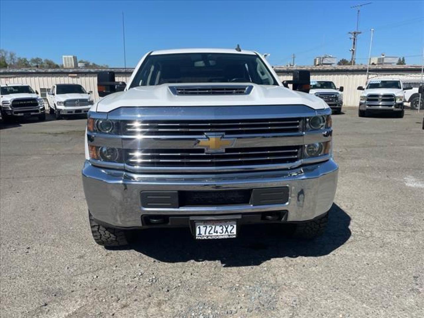 2018 Summit White Chevrolet Silverado 2500HD LT (1GC1KVEYXJF) with an 6.6L Duramax 6.6L Biodiesel Turbo V8 445hp 910ft. lbs. Common Rail Direct Injection engine, 6-Speed Shiftable Automatic transmission, located at 800 Riverside Ave, Roseville, CA, 95678, 916-773-4549 & Toll Free: 866-719-4393, 38.732265, -121.291039 - DURAMAX DIESEL CREW CAB 4X4 LT ALLISON TRANSMISSION CLEAN CARFAX - Photo#8
