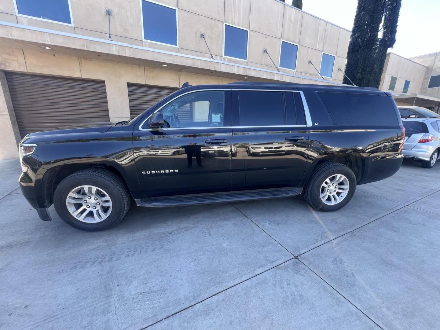 2018 BLACK /Black Chevrolet Suburban LT 2WD (1GNSCHKC6JR) with an 5.3L V8 OHV 16V engine, 6A transmission, located at 30 S. Berkeley Avenue, Pasadena, CA, 91107, (626) 248-7567, 34.145447, -118.109398 - Looking for a reliable, spacious, and powerful full-size SUV? Check out this stunning 2018 Chevrolet Suburban, available now at Crown City Motors, located at 30 S Berkeley Ave, Pasadena, CA 91107. With the VIN 1GNSCHKC6JR267945, this pre-owned Suburban is the perfect blend of luxury, performance, an - Photo#1