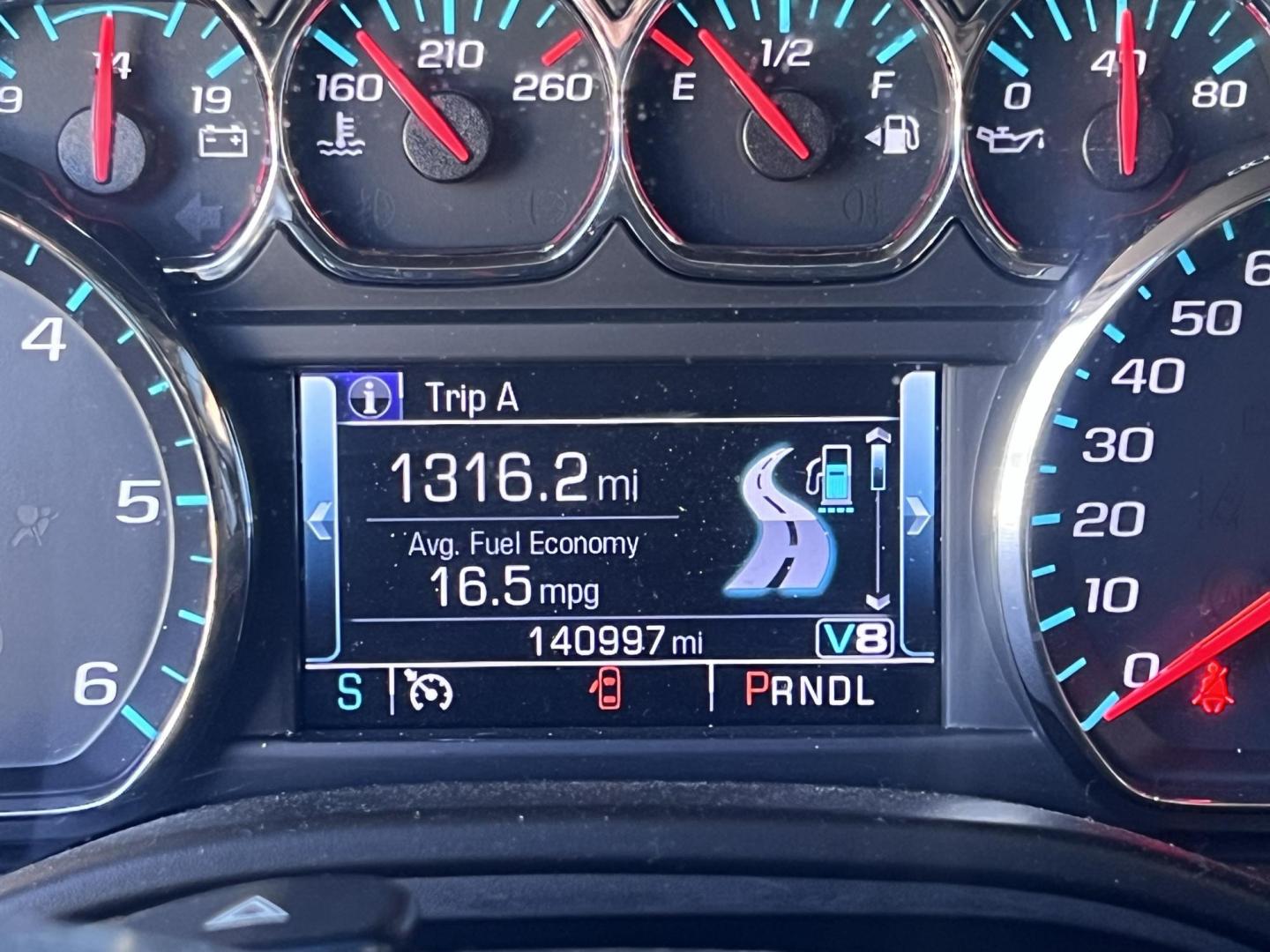 2018 BLACK /Black Chevrolet Suburban LT 2WD (1GNSCHKC6JR) with an 5.3L V8 OHV 16V engine, 6A transmission, located at 30 S. Berkeley Avenue, Pasadena, CA, 91107, (626) 248-7567, 34.145447, -118.109398 - Looking for a reliable, spacious, and powerful full-size SUV? Check out this stunning 2018 Chevrolet Suburban, available now at Crown City Motors, located at 30 S Berkeley Ave, Pasadena, CA 91107. With the VIN 1GNSCHKC6JR267945, this pre-owned Suburban is the perfect blend of luxury, performance, an - Photo#5
