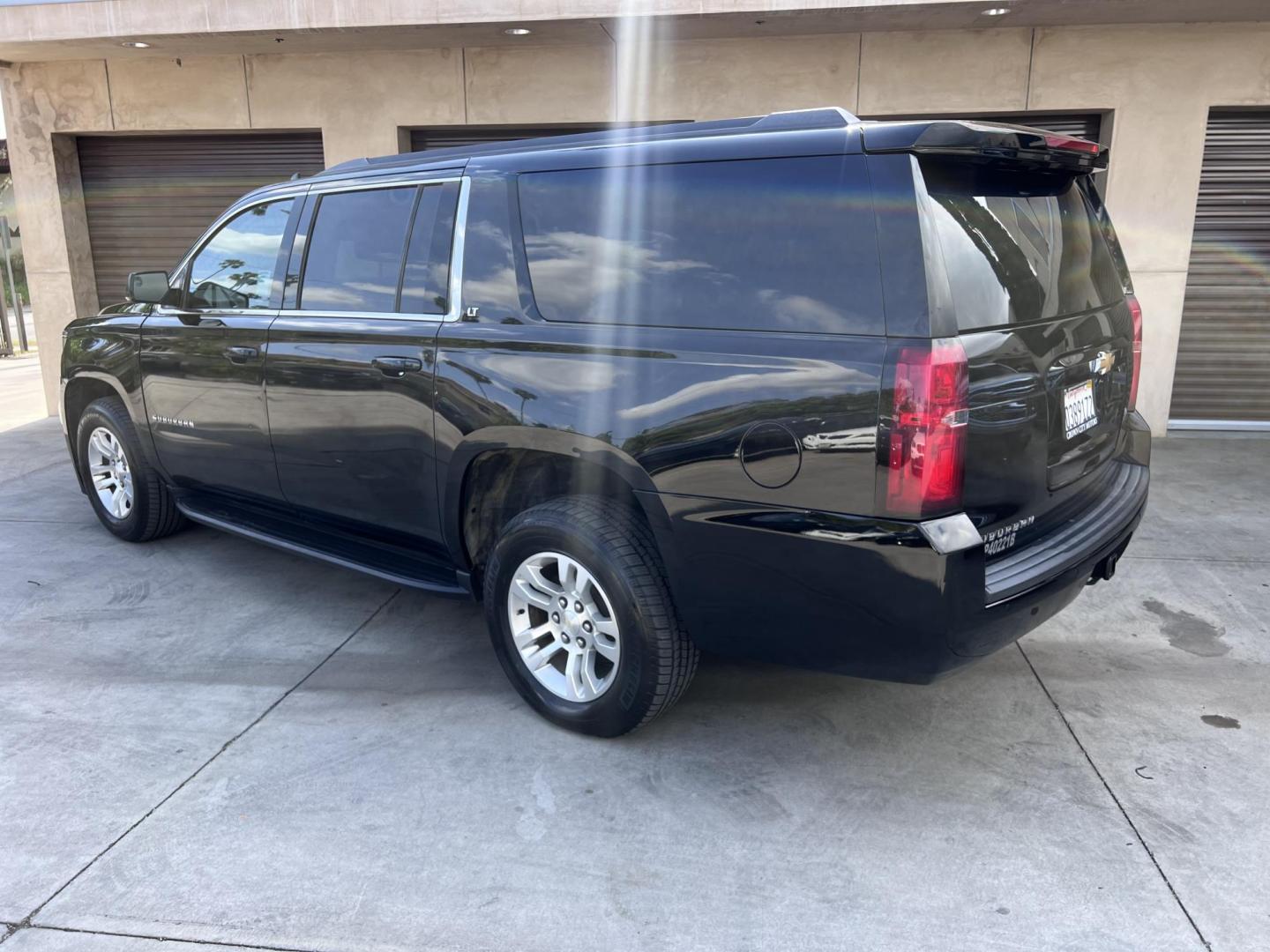 2018 BLACK /Black Chevrolet Suburban LT 2WD (1GNSCHKC6JR) with an 5.3L V8 OHV 16V engine, 6A transmission, located at 30 S. Berkeley Avenue, Pasadena, CA, 91107, (626) 248-7567, 34.145447, -118.109398 - Looking for a reliable, spacious, and powerful full-size SUV? Check out this stunning 2018 Chevrolet Suburban, available now at Crown City Motors, located at 30 S Berkeley Ave, Pasadena, CA 91107. With the VIN 1GNSCHKC6JR267945, this pre-owned Suburban is the perfect blend of luxury, performance, an - Photo#8