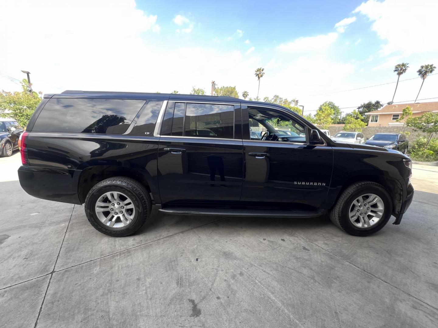 2018 BLACK /Black Chevrolet Suburban LT 2WD (1GNSCHKC6JR) with an 5.3L V8 OHV 16V engine, 6A transmission, located at 30 S. Berkeley Avenue, Pasadena, CA, 91107, (626) 248-7567, 34.145447, -118.109398 - Looking for a reliable, spacious, and powerful full-size SUV? Check out this stunning 2018 Chevrolet Suburban, available now at Crown City Motors, located at 30 S Berkeley Ave, Pasadena, CA 91107. With the VIN 1GNSCHKC6JR267945, this pre-owned Suburban is the perfect blend of luxury, performance, an - Photo#11