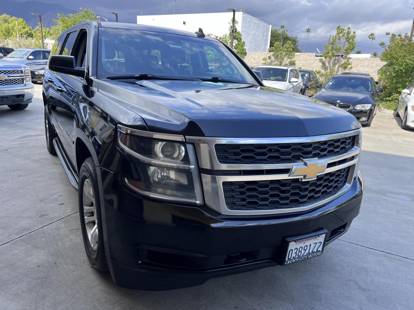 2018 BLACK /Black Chevrolet Suburban LT 2WD (1GNSCHKC6JR) with an 5.3L V8 OHV 16V engine, 6A transmission, located at 30 S. Berkeley Avenue, Pasadena, CA, 91107, (626) 248-7567, 34.145447, -118.109398 - Looking for a reliable, spacious, and powerful full-size SUV? Check out this stunning 2018 Chevrolet Suburban, available now at Crown City Motors, located at 30 S Berkeley Ave, Pasadena, CA 91107. With the VIN 1GNSCHKC6JR267945, this pre-owned Suburban is the perfect blend of luxury, performance, an - Photo#12