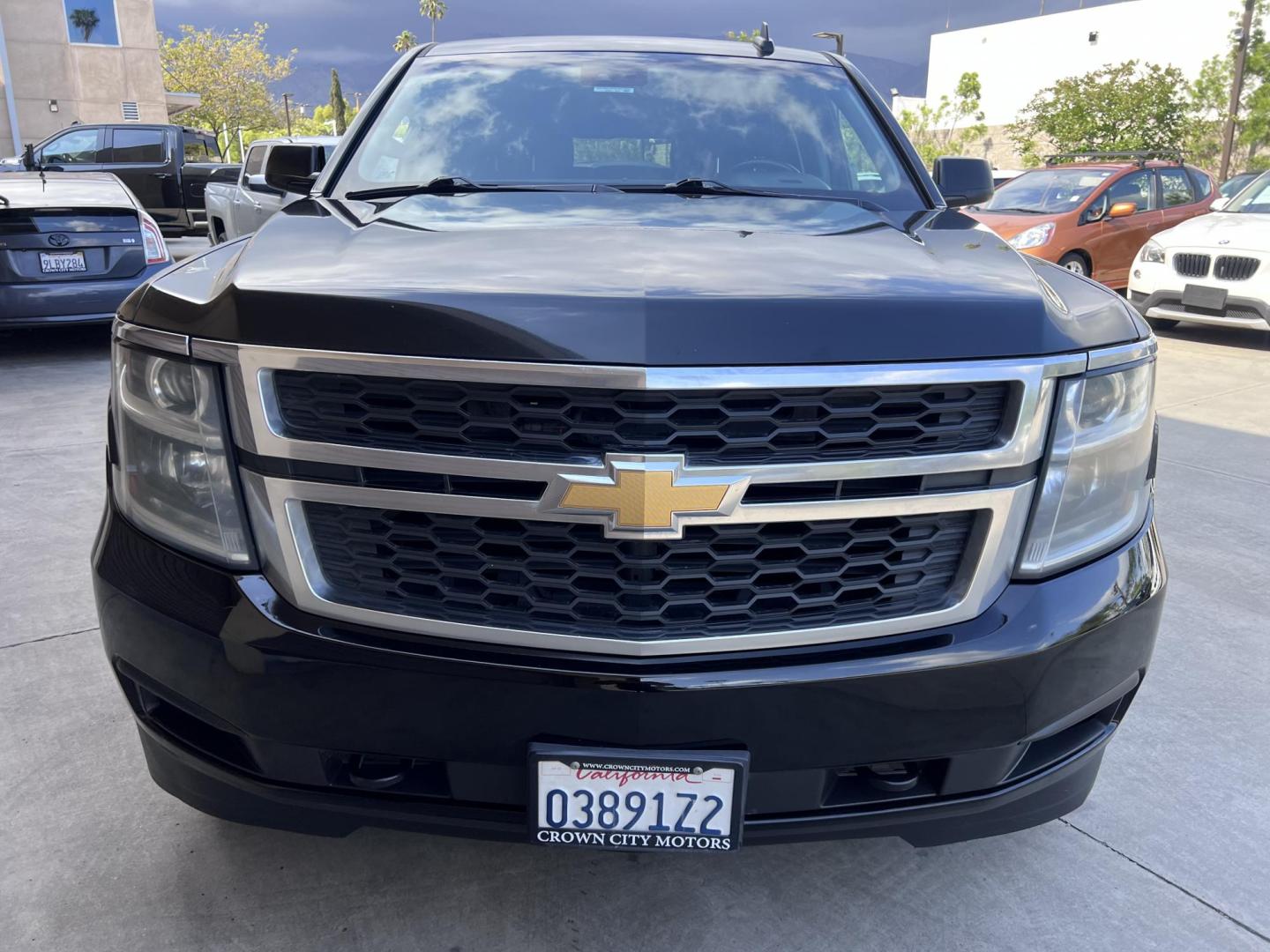2018 BLACK /Black Chevrolet Suburban LT 2WD (1GNSCHKC6JR) with an 5.3L V8 OHV 16V engine, 6A transmission, located at 30 S. Berkeley Avenue, Pasadena, CA, 91107, (626) 248-7567, 34.145447, -118.109398 - Looking for a reliable, spacious, and powerful full-size SUV? Check out this stunning 2018 Chevrolet Suburban, available now at Crown City Motors, located at 30 S Berkeley Ave, Pasadena, CA 91107. With the VIN 1GNSCHKC6JR267945, this pre-owned Suburban is the perfect blend of luxury, performance, an - Photo#13