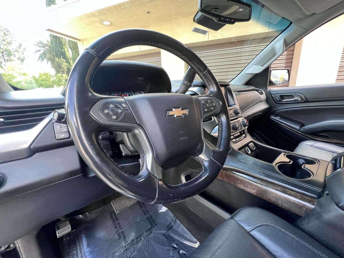 2018 BLACK /Black Chevrolet Suburban LT 2WD (1GNSCHKC6JR) with an 5.3L V8 OHV 16V engine, 6A transmission, located at 30 S. Berkeley Avenue, Pasadena, CA, 91107, (626) 248-7567, 34.145447, -118.109398 - Looking for a reliable, spacious, and powerful full-size SUV? Check out this stunning 2018 Chevrolet Suburban, available now at Crown City Motors, located at 30 S Berkeley Ave, Pasadena, CA 91107. With the VIN 1GNSCHKC6JR267945, this pre-owned Suburban is the perfect blend of luxury, performance, an - Photo#19