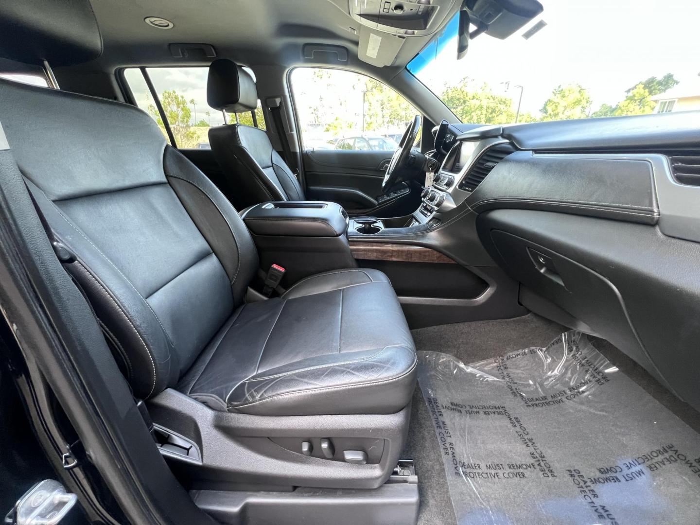 2018 BLACK /Black Chevrolet Suburban LT 2WD (1GNSCHKC6JR) with an 5.3L V8 OHV 16V engine, 6A transmission, located at 30 S. Berkeley Avenue, Pasadena, CA, 91107, (626) 248-7567, 34.145447, -118.109398 - Looking for a reliable, spacious, and powerful full-size SUV? Check out this stunning 2018 Chevrolet Suburban, available now at Crown City Motors, located at 30 S Berkeley Ave, Pasadena, CA 91107. With the VIN 1GNSCHKC6JR267945, this pre-owned Suburban is the perfect blend of luxury, performance, an - Photo#24