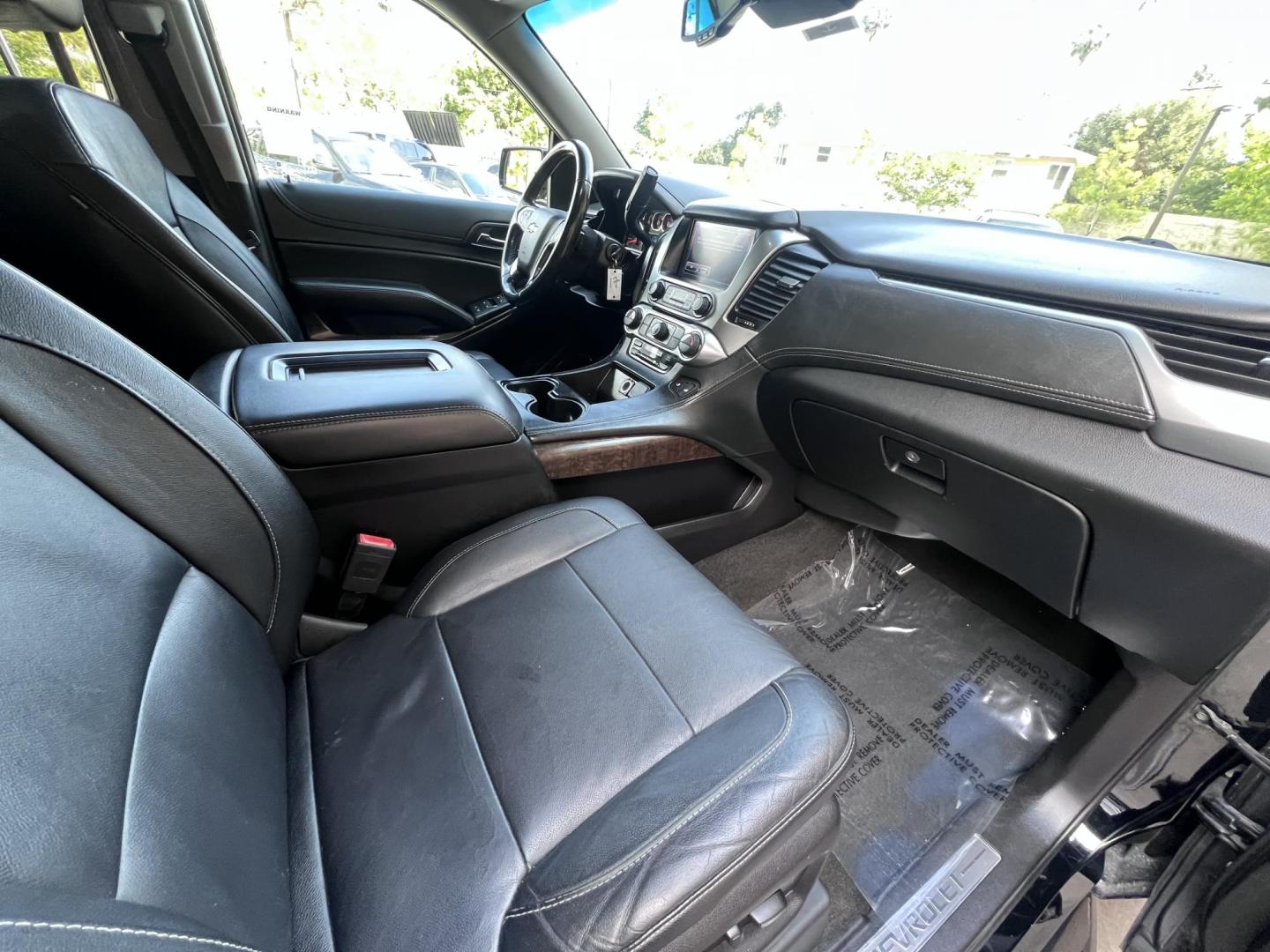 2018 BLACK /Black Chevrolet Suburban LT 2WD (1GNSCHKC6JR) with an 5.3L V8 OHV 16V engine, 6A transmission, located at 30 S. Berkeley Avenue, Pasadena, CA, 91107, (626) 248-7567, 34.145447, -118.109398 - Looking for a reliable, spacious, and powerful full-size SUV? Check out this stunning 2018 Chevrolet Suburban, available now at Crown City Motors, located at 30 S Berkeley Ave, Pasadena, CA 91107. With the VIN 1GNSCHKC6JR267945, this pre-owned Suburban is the perfect blend of luxury, performance, an - Photo#26