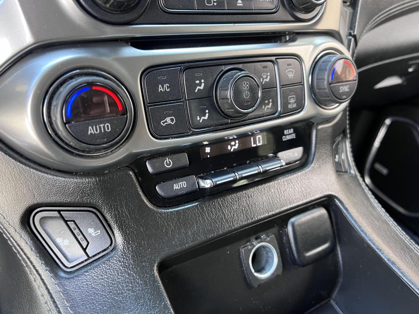 2018 BLACK /Black Chevrolet Suburban LT 2WD (1GNSCHKC6JR) with an 5.3L V8 OHV 16V engine, 6A transmission, located at 30 S. Berkeley Avenue, Pasadena, CA, 91107, (626) 248-7567, 34.145447, -118.109398 - Looking for a reliable, spacious, and powerful full-size SUV? Check out this stunning 2018 Chevrolet Suburban, available now at Crown City Motors, located at 30 S Berkeley Ave, Pasadena, CA 91107. With the VIN 1GNSCHKC6JR267945, this pre-owned Suburban is the perfect blend of luxury, performance, an - Photo#34