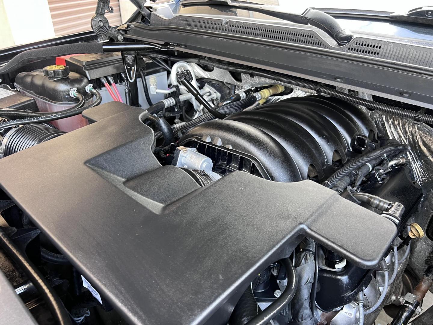 2018 BLACK /Black Chevrolet Suburban LT 2WD (1GNSCHKC6JR) with an 5.3L V8 OHV 16V engine, 6A transmission, located at 30 S. Berkeley Avenue, Pasadena, CA, 91107, (626) 248-7567, 34.145447, -118.109398 - Looking for a reliable, spacious, and powerful full-size SUV? Check out this stunning 2018 Chevrolet Suburban, available now at Crown City Motors, located at 30 S Berkeley Ave, Pasadena, CA 91107. With the VIN 1GNSCHKC6JR267945, this pre-owned Suburban is the perfect blend of luxury, performance, an - Photo#40