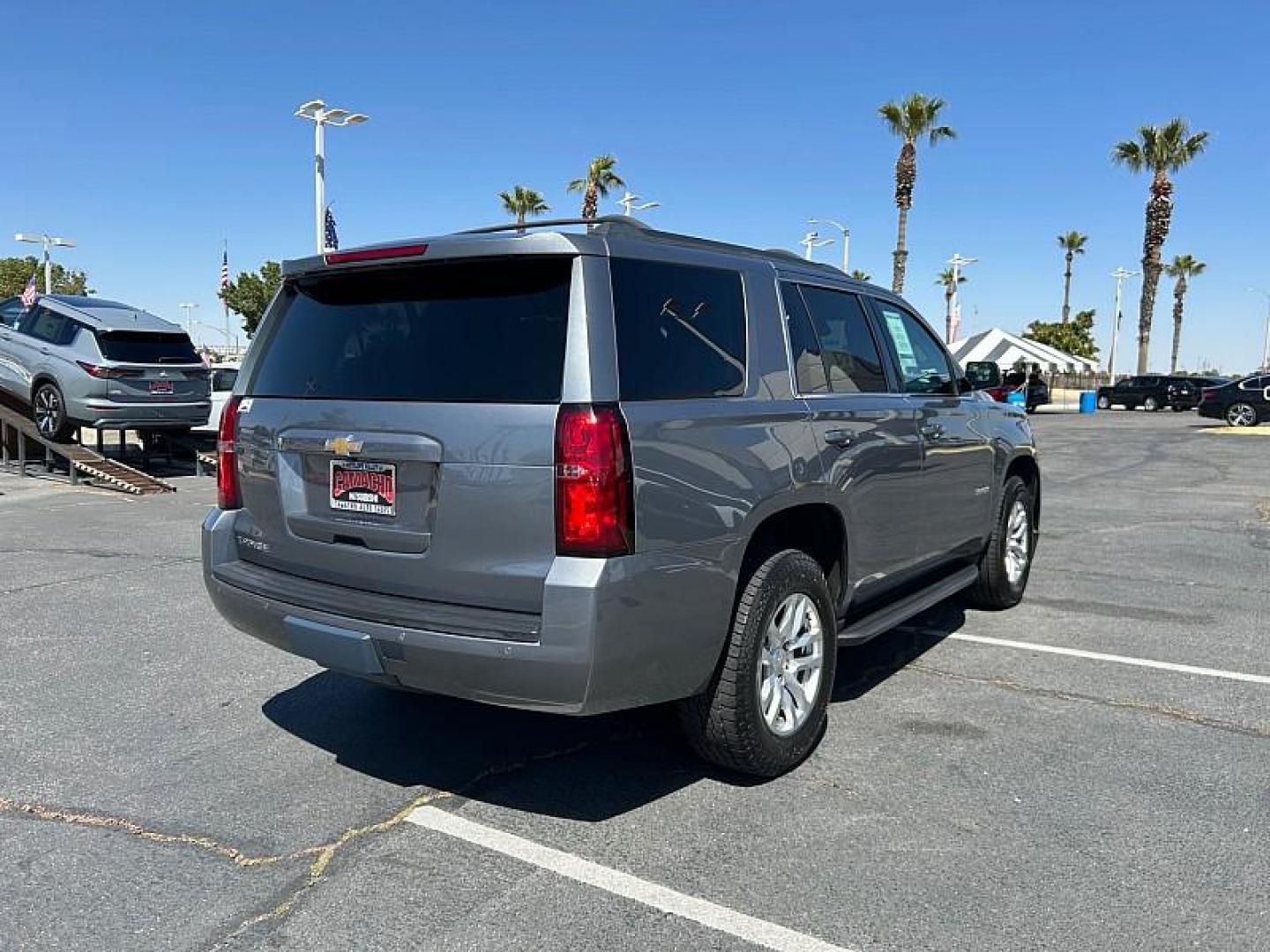 2018 GRAY Chevrolet Tahoe (1GNSKAEC8JR) with an V8 EcoTec3 5.3 Liter engine, Auto 6-Spd Overdrive transmission, located at 412 Auto Vista Drive, Palmdale, 93551, (661) 945-0620, 34.592636, -118.136681 - Photo#2