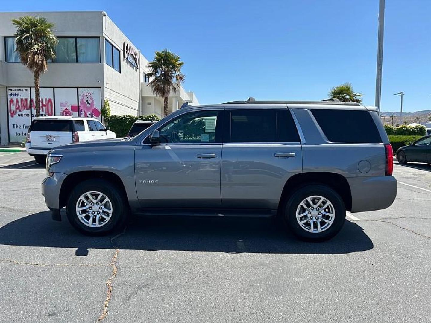 2018 GRAY Chevrolet Tahoe (1GNSKAEC8JR) with an V8 EcoTec3 5.3 Liter engine, Auto 6-Spd Overdrive transmission, located at 412 Auto Vista Drive, Palmdale, 93551, (661) 945-0620, 34.592636, -118.136681 - Photo#5