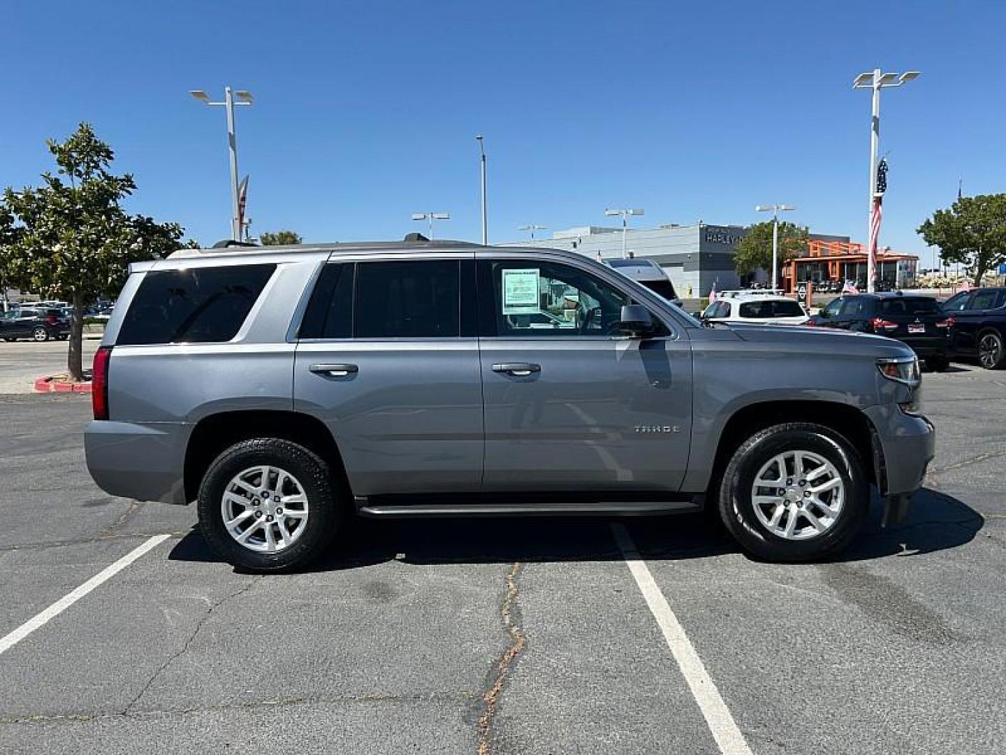 2018 GRAY Chevrolet Tahoe (1GNSKAEC8JR) with an V8 EcoTec3 5.3 Liter engine, Auto 6-Spd Overdrive transmission, located at 412 Auto Vista Drive, Palmdale, 93551, (661) 945-0620, 34.592636, -118.136681 - Photo#7