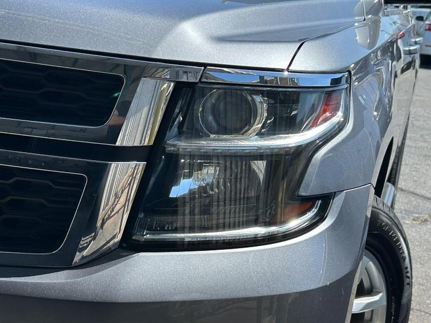 2018 GRAY Chevrolet Tahoe (1GNSKAEC8JR) with an V8 EcoTec3 5.3 Liter engine, Auto 6-Spd Overdrive transmission, located at 412 Auto Vista Drive, Palmdale, 93551, (661) 945-0620, 34.592636, -118.136681 - Photo#9