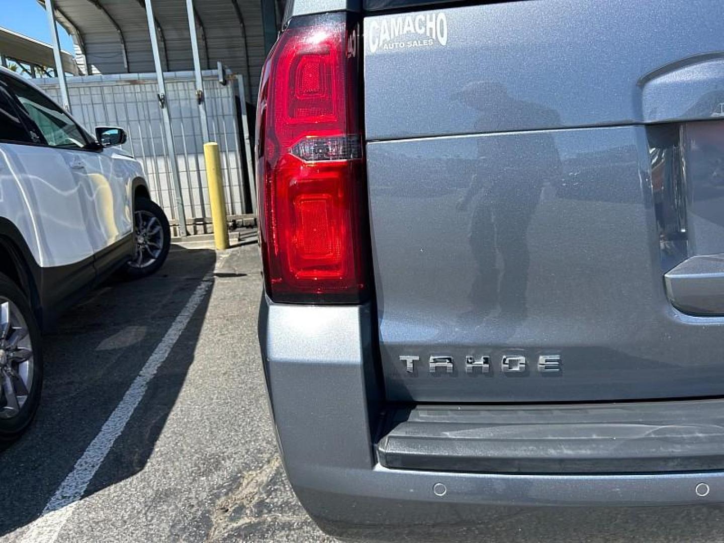 2018 GRAY Chevrolet Tahoe (1GNSKAEC8JR) with an V8 EcoTec3 5.3 Liter engine, Auto 6-Spd Overdrive transmission, located at 412 Auto Vista Drive, Palmdale, 93551, (661) 945-0620, 34.592636, -118.136681 - Photo#10