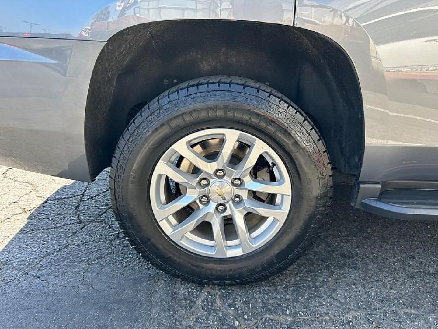 2018 GRAY Chevrolet Tahoe (1GNSKAEC8JR) with an V8 EcoTec3 5.3 Liter engine, Auto 6-Spd Overdrive transmission, located at 412 Auto Vista Drive, Palmdale, 93551, (661) 945-0620, 34.592636, -118.136681 - Photo#12