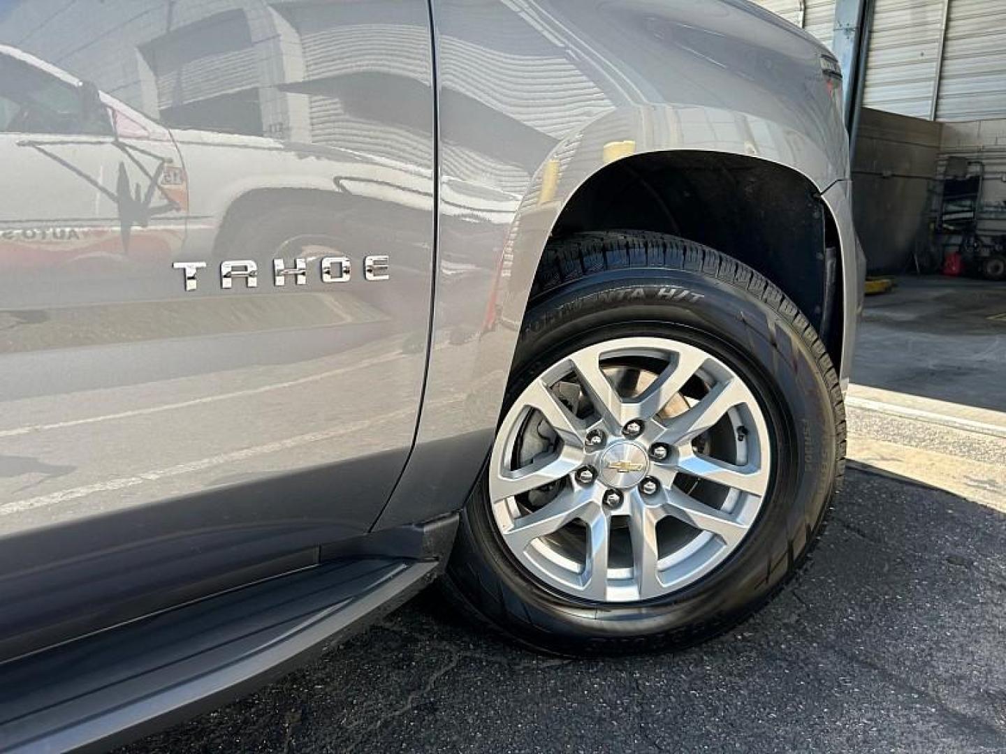 2018 GRAY Chevrolet Tahoe (1GNSKAEC8JR) with an V8 EcoTec3 5.3 Liter engine, Auto 6-Spd Overdrive transmission, located at 412 Auto Vista Drive, Palmdale, 93551, (661) 945-0620, 34.592636, -118.136681 - Photo#14
