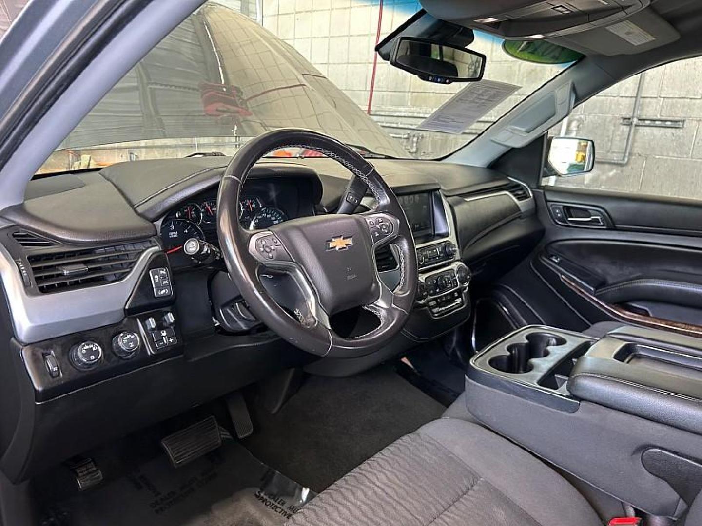 2018 GRAY Chevrolet Tahoe (1GNSKAEC8JR) with an V8 EcoTec3 5.3 Liter engine, Auto 6-Spd Overdrive transmission, located at 412 Auto Vista Drive, Palmdale, 93551, (661) 945-0620, 34.592636, -118.136681 - Photo#16