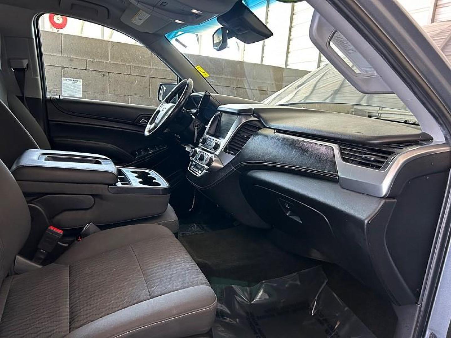 2018 GRAY Chevrolet Tahoe (1GNSKAEC8JR) with an V8 EcoTec3 5.3 Liter engine, Auto 6-Spd Overdrive transmission, located at 412 Auto Vista Drive, Palmdale, 93551, (661) 945-0620, 34.592636, -118.136681 - Photo#26