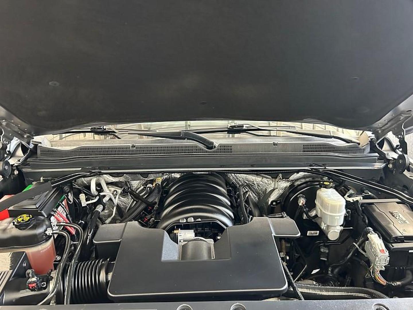 2018 GRAY Chevrolet Tahoe (1GNSKAEC8JR) with an V8 EcoTec3 5.3 Liter engine, Auto 6-Spd Overdrive transmission, located at 412 Auto Vista Drive, Palmdale, 93551, (661) 945-0620, 34.592636, -118.136681 - Photo#30