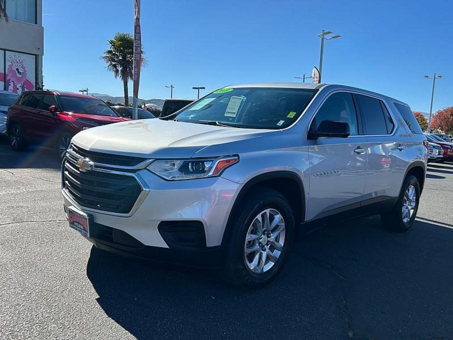 2018 SILVER Chevrolet Traverse (1GNERFKW4JJ) with an V6 3.6 Liter engine, Automatic 9-Spd transmission, located at 412 Auto Vista Drive, Palmdale, 93551, (661) 945-0620, 34.592636, -118.136681 - Photo#4
