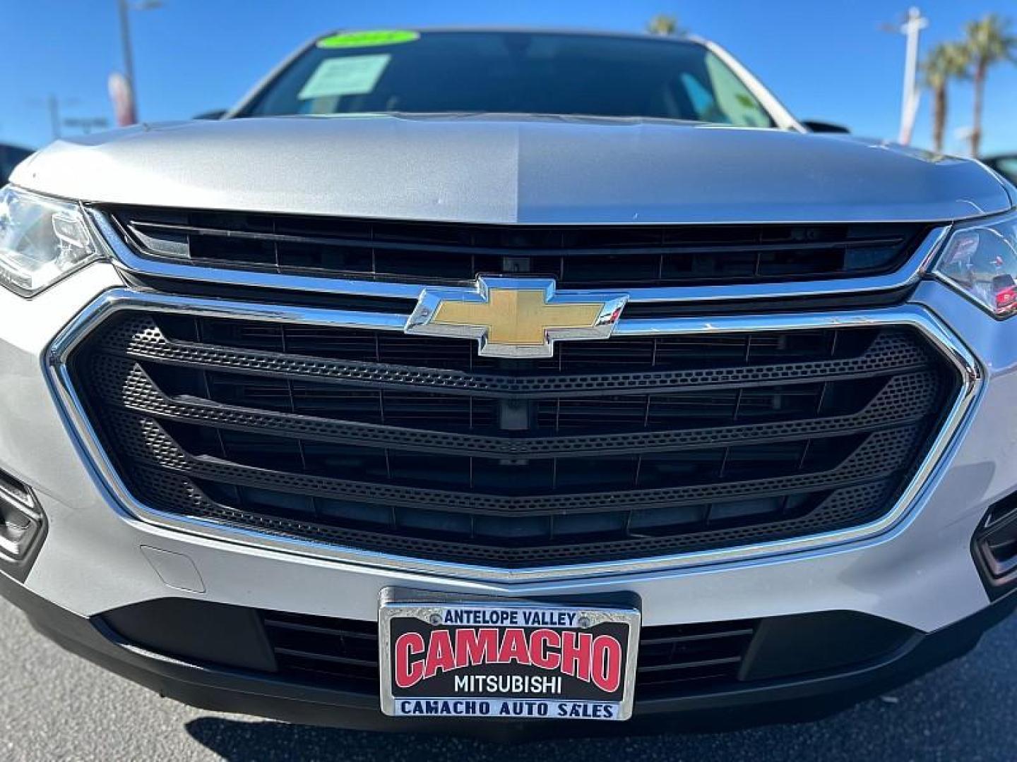 2018 SILVER Chevrolet Traverse (1GNERFKW4JJ) with an V6 3.6 Liter engine, Automatic 9-Spd transmission, located at 412 Auto Vista Drive, Palmdale, 93551, (661) 945-0620, 34.592636, -118.136681 - Photo#2