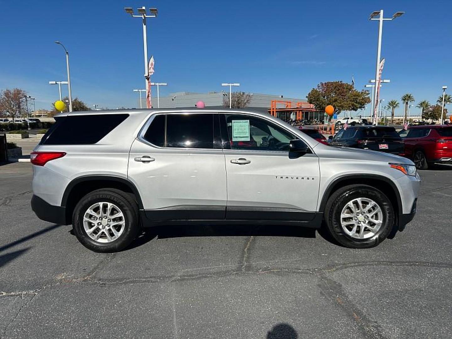 2018 SILVER Chevrolet Traverse (1GNERFKW4JJ) with an V6 3.6 Liter engine, Automatic 9-Spd transmission, located at 412 Auto Vista Drive, Palmdale, 93551, (661) 945-0620, 34.592636, -118.136681 - Photo#11