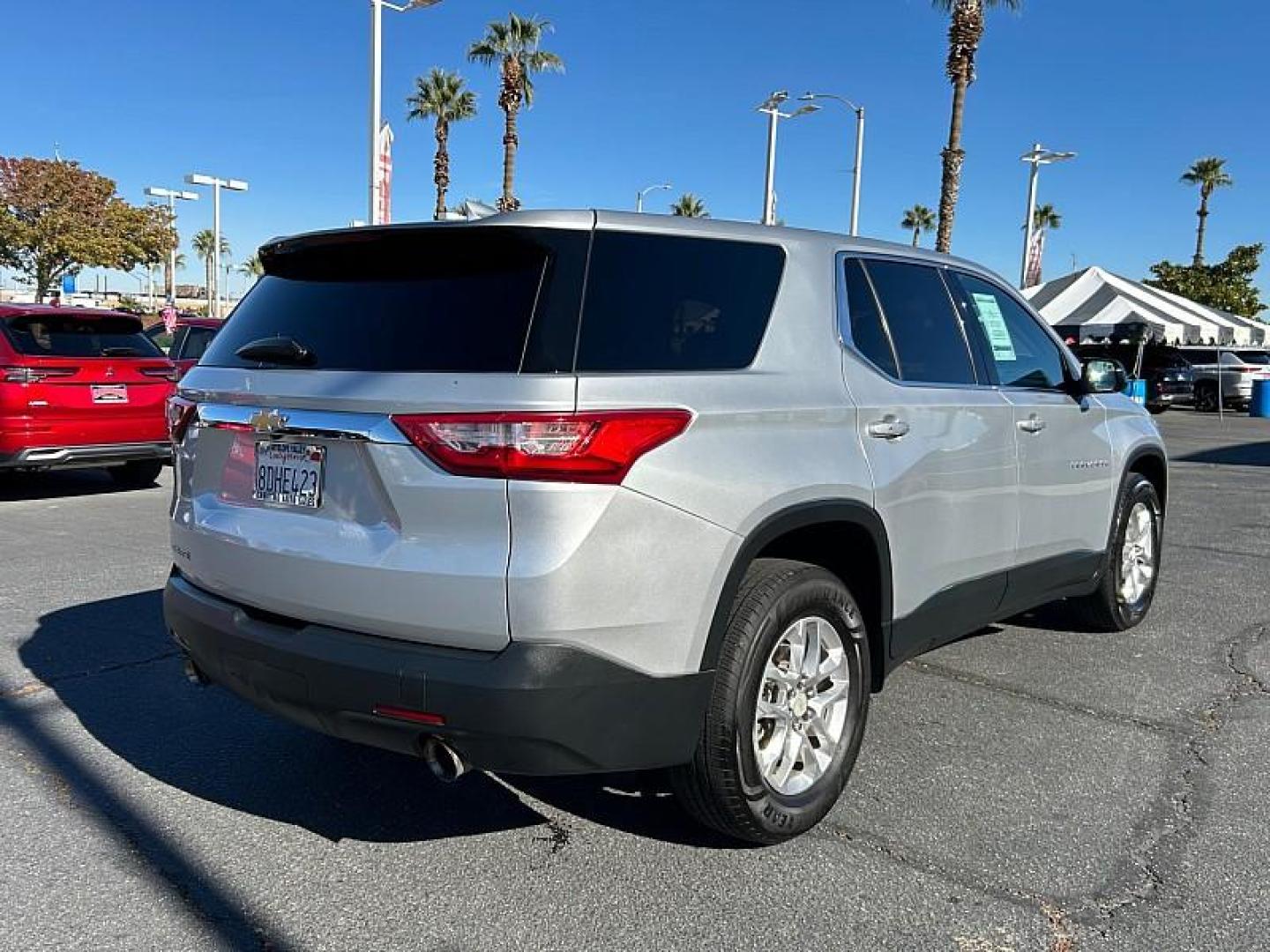 2018 SILVER Chevrolet Traverse (1GNERFKW4JJ) with an V6 3.6 Liter engine, Automatic 9-Spd transmission, located at 412 Auto Vista Drive, Palmdale, 93551, (661) 945-0620, 34.592636, -118.136681 - Photo#10