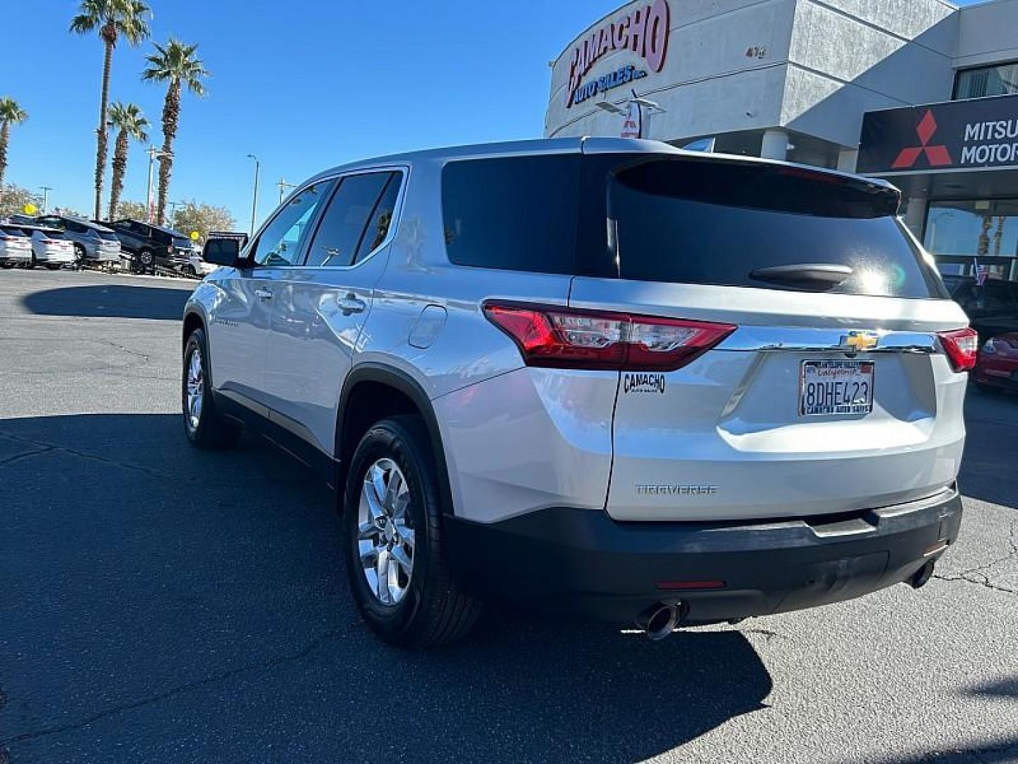 2018 SILVER Chevrolet Traverse (1GNERFKW4JJ) with an V6 3.6 Liter engine, Automatic 9-Spd transmission, located at 412 Auto Vista Drive, Palmdale, 93551, (661) 945-0620, 34.592636, -118.136681 - Photo#6