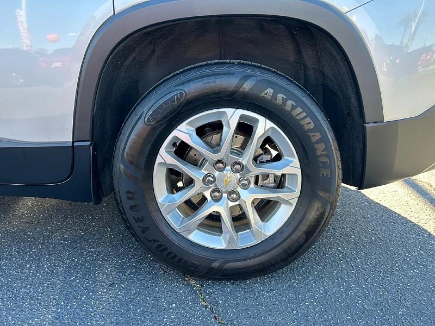 2018 SILVER Chevrolet Traverse (1GNERFKW4JJ) with an V6 3.6 Liter engine, Automatic 9-Spd transmission, located at 412 Auto Vista Drive, Palmdale, 93551, (661) 945-0620, 34.592636, -118.136681 - Photo#13