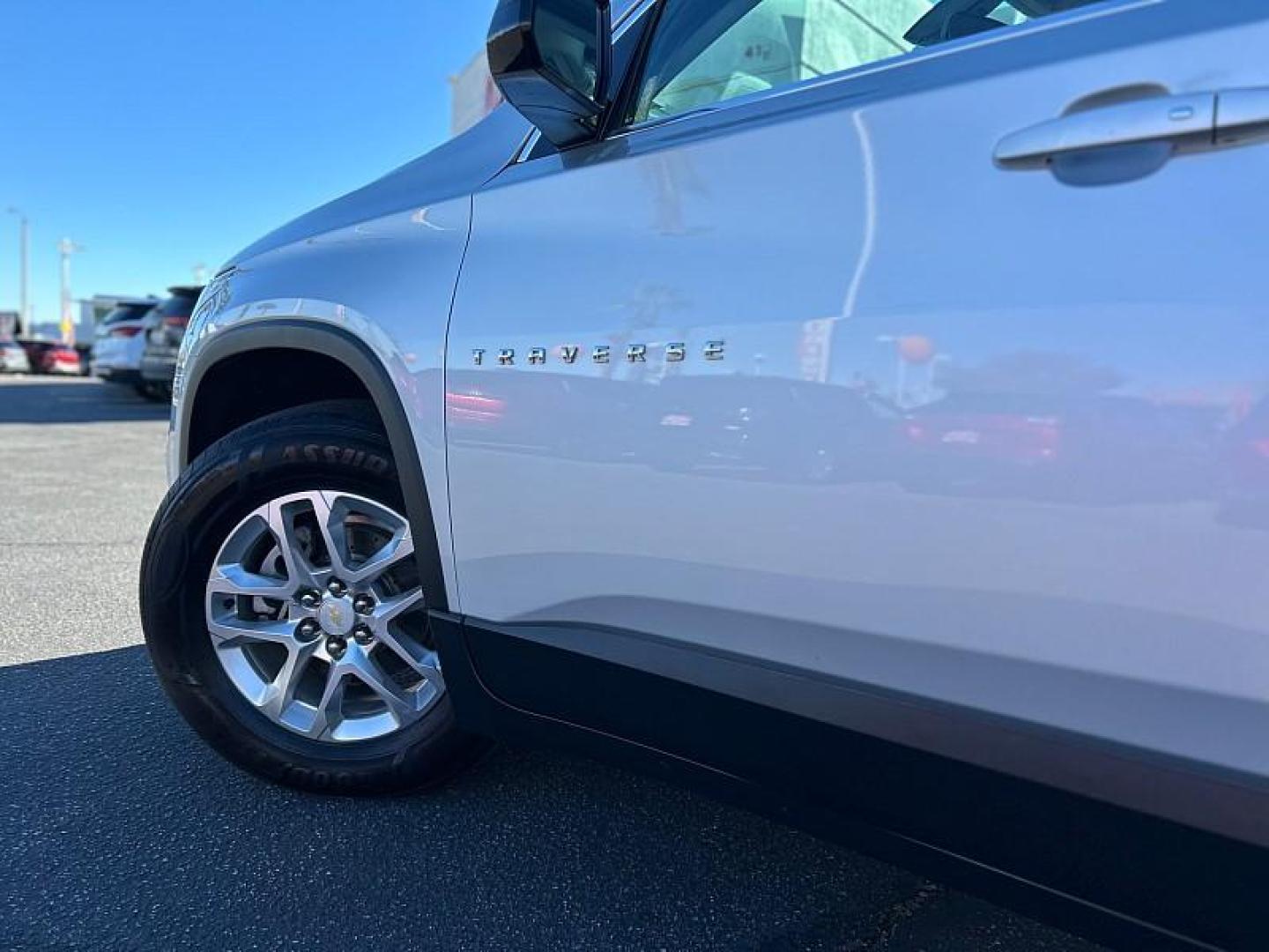2018 SILVER Chevrolet Traverse (1GNERFKW4JJ) with an V6 3.6 Liter engine, Automatic 9-Spd transmission, located at 412 Auto Vista Drive, Palmdale, 93551, (661) 945-0620, 34.592636, -118.136681 - Photo#12