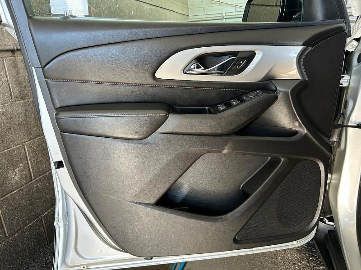 2018 SILVER Chevrolet Traverse (1GNERFKW4JJ) with an V6 3.6 Liter engine, Automatic 9-Spd transmission, located at 412 Auto Vista Drive, Palmdale, 93551, (661) 945-0620, 34.592636, -118.136681 - Photo#16