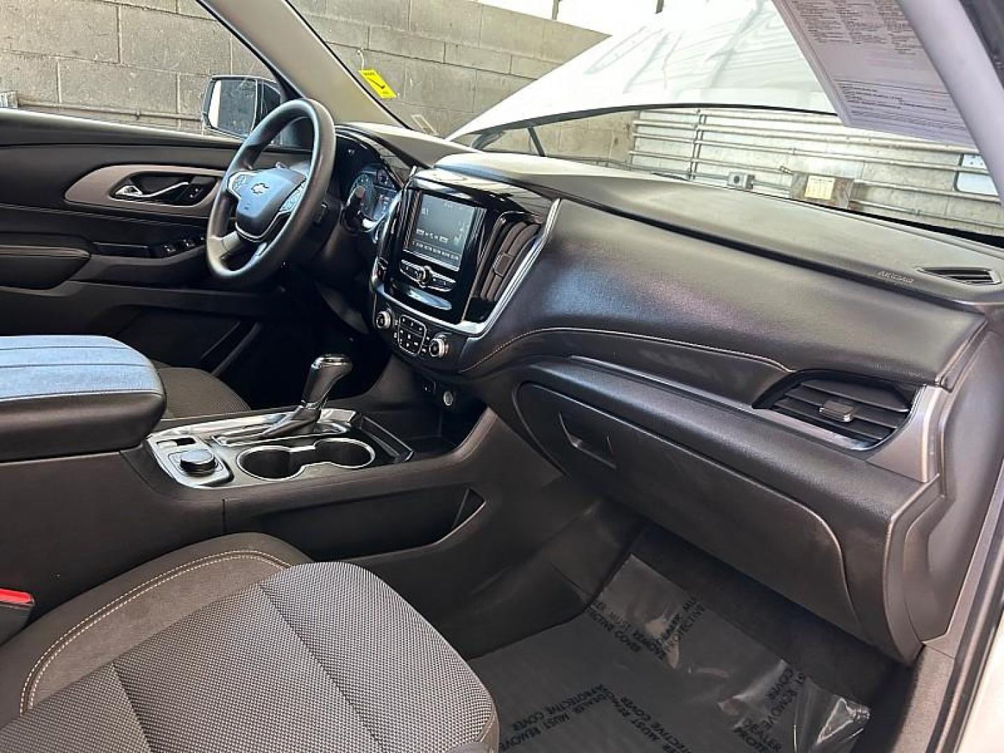 2018 SILVER Chevrolet Traverse (1GNERFKW4JJ) with an V6 3.6 Liter engine, Automatic 9-Spd transmission, located at 412 Auto Vista Drive, Palmdale, 93551, (661) 945-0620, 34.592636, -118.136681 - Photo#27