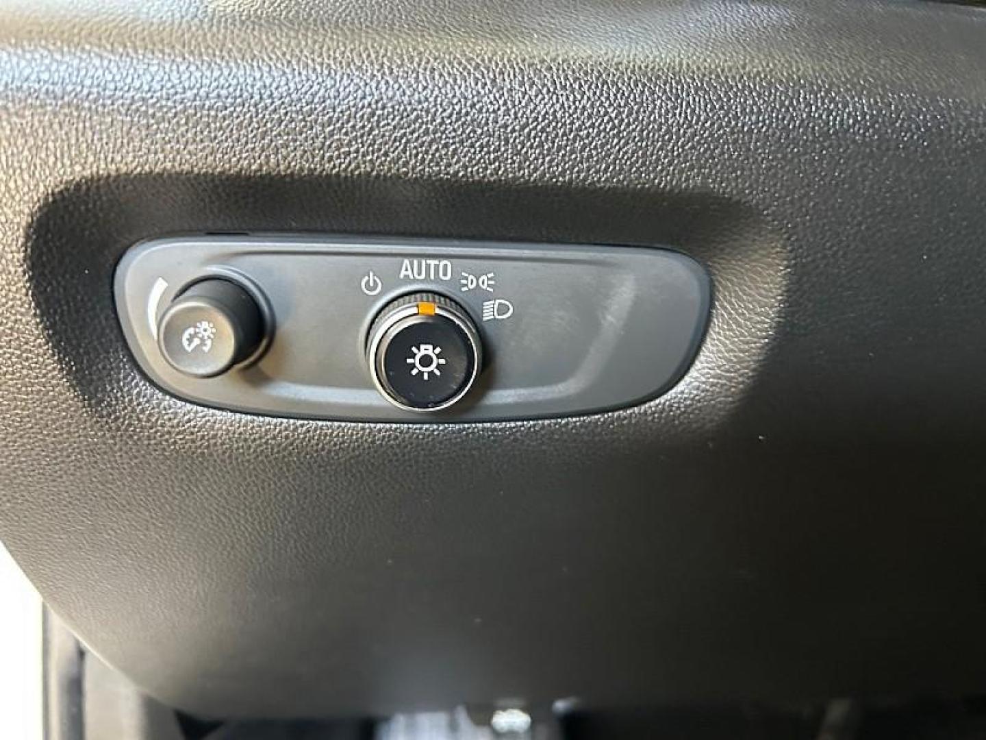 2018 SILVER Chevrolet Traverse (1GNERFKW4JJ) with an V6 3.6 Liter engine, Automatic 9-Spd transmission, located at 412 Auto Vista Drive, Palmdale, 93551, (661) 945-0620, 34.592636, -118.136681 - Photo#26