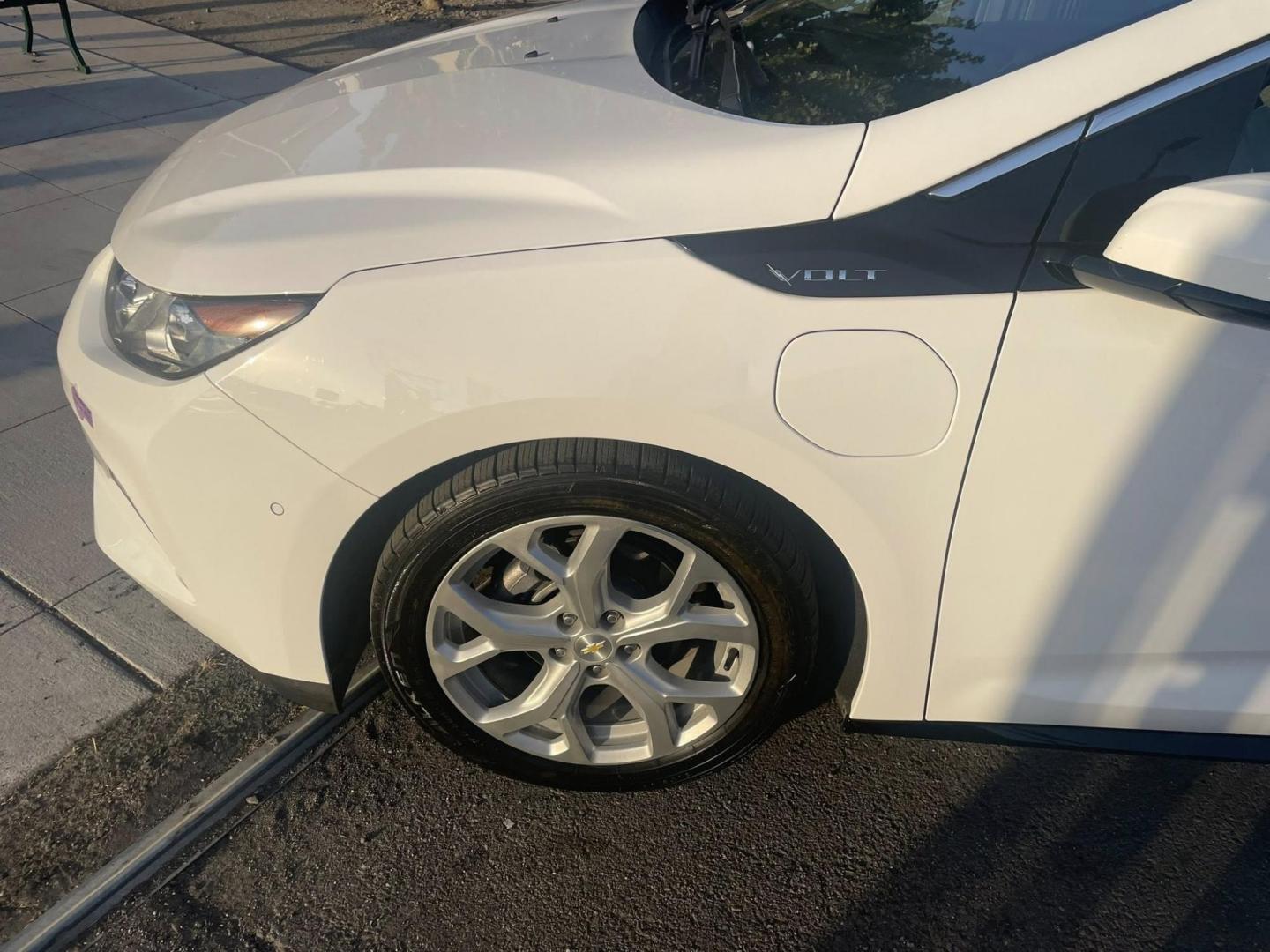 2018 Chevrolet Volt LTZ (1G1RD6S55JU) with an 1.5L L4 DOHC 16V engine, CVT transmission, located at 744 E Miner Ave, Stockton, CA, 95202, (209) 944-5770, 37.956863, -121.282082 - PLUS TAXES AND FEES NO CHARGER AVAILABLE - Photo#4