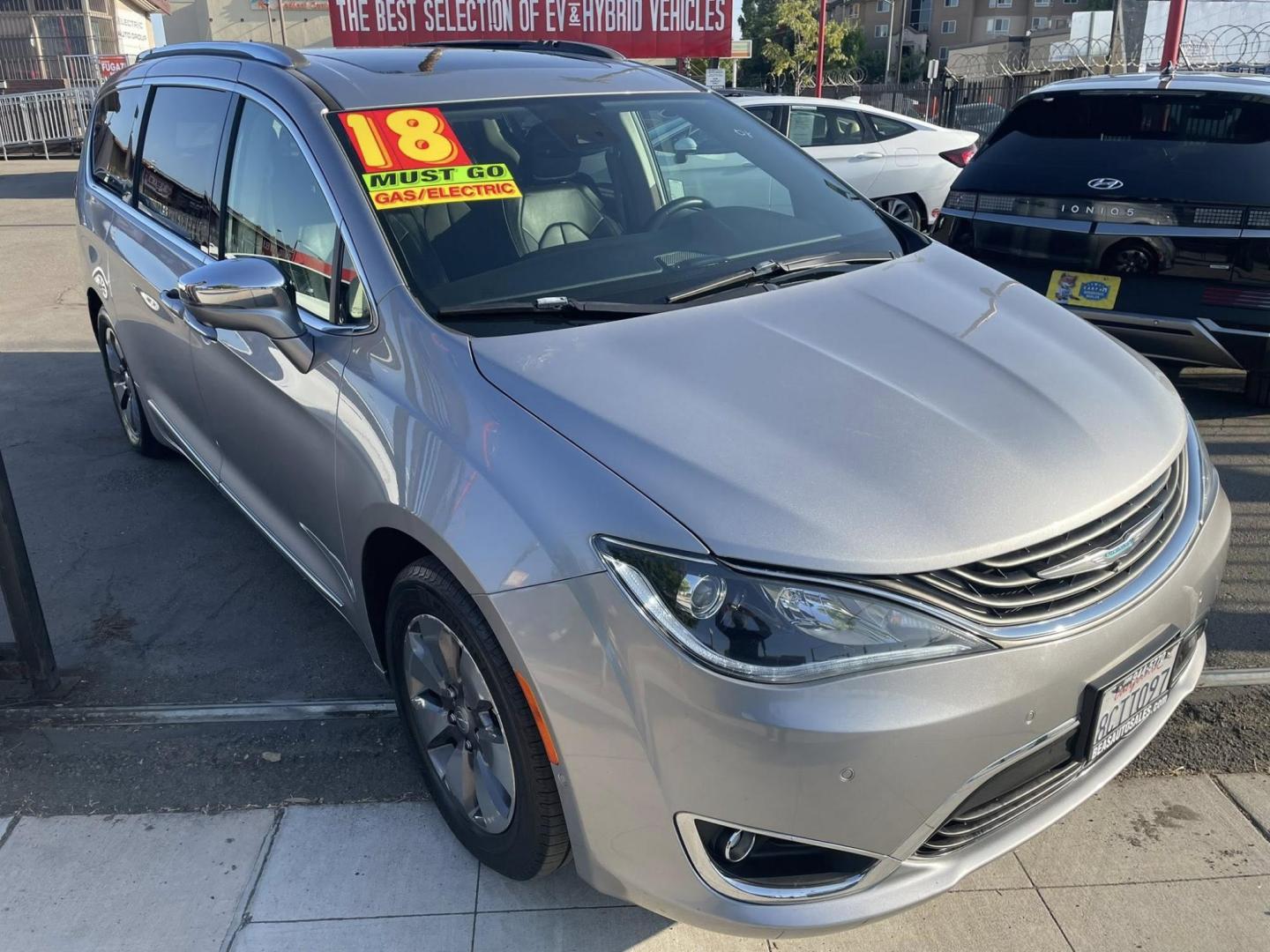 2018 Chrysler Pacifica Hybrid Limited (2C4RC1N79JR) with an 3.6L V6 DOHC 24V HYBRID engine, CVT transmission, located at 744 E Miner Ave, Stockton, CA, 95202, (209) 944-5770, 37.956863, -121.282082 - PLUS TAXES AND FEES NO CHARGER AVAILABLE - Photo#1