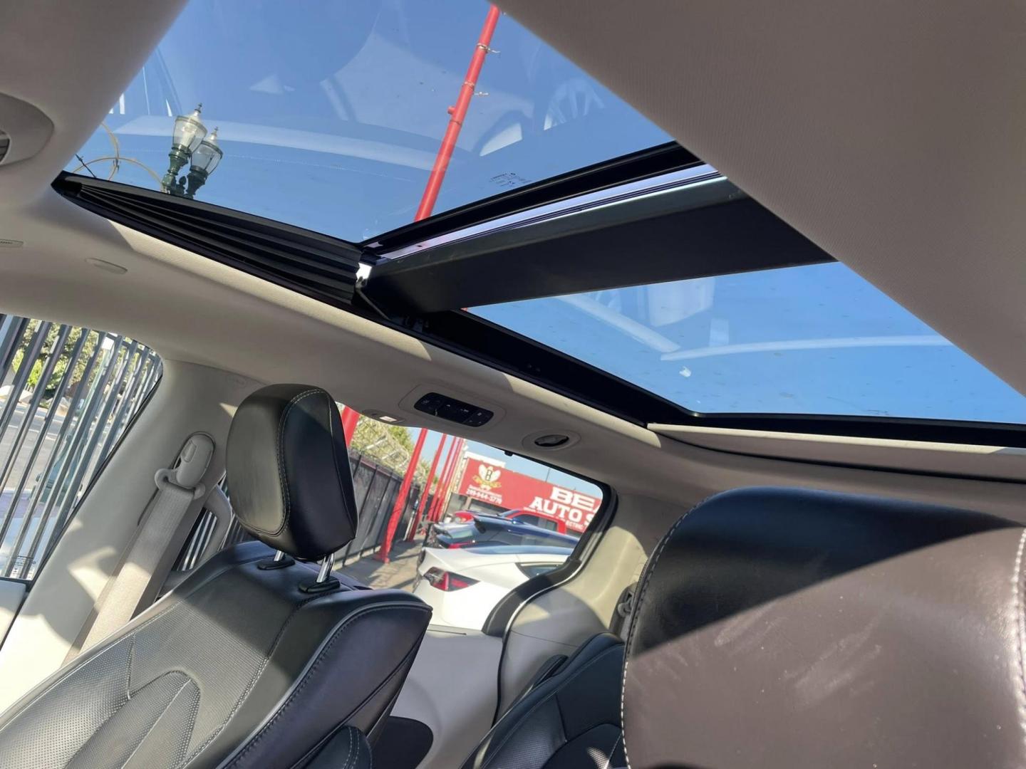 2018 Chrysler Pacifica Hybrid Limited (2C4RC1N79JR) with an 3.6L V6 DOHC 24V HYBRID engine, CVT transmission, located at 744 E Miner Ave, Stockton, CA, 95202, (209) 944-5770, 37.956863, -121.282082 - PLUS TAXES AND FEES NO CHARGER AVAILABLE - Photo#7