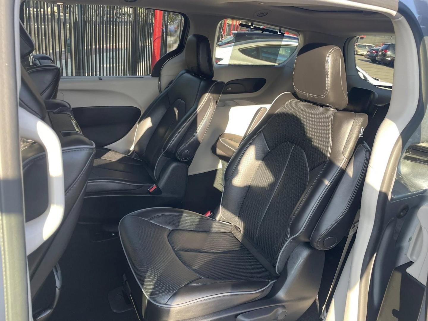 2018 Chrysler Pacifica Hybrid Limited (2C4RC1N79JR) with an 3.6L V6 DOHC 24V HYBRID engine, CVT transmission, located at 744 E Miner Ave, Stockton, CA, 95202, (209) 944-5770, 37.956863, -121.282082 - PLUS TAXES AND FEES NO CHARGER AVAILABLE - Photo#6