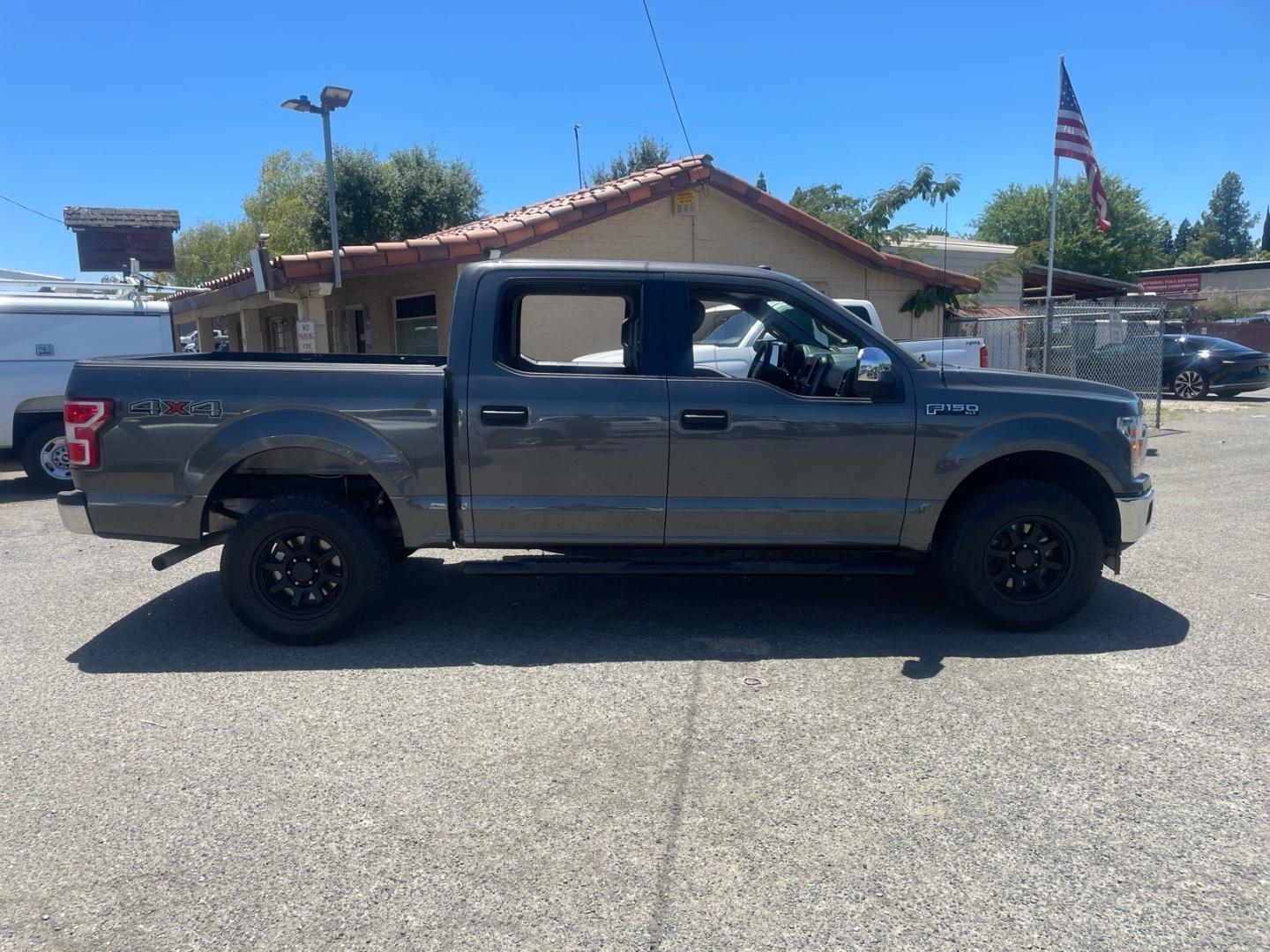 2018 Stone Gray Ford F-150 XLT (1FTEW1EG8JK) with an 3.5L EcoBoost 3.5L Twin Turbo V6 375hp 470ft. lbs. Direct Injection engine, 10-Speed Shiftable Automatic transmission, located at 800 Riverside Ave, Roseville, CA, 95678, 916-773-4549 & Toll Free: 866-719-4393, 38.732265, -121.291039 - 4X4 SUPERCREW ECOBOOST 3.5 TWIN TURBO XLT SERVICE RECORDS ON CLEAN CARFAX- Photo#5