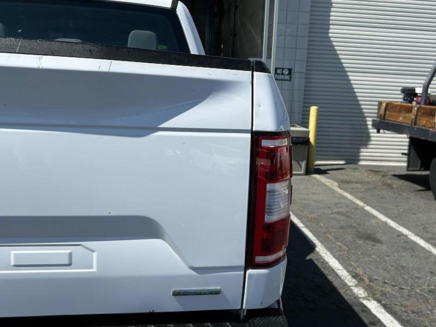 2018 WHITE Ford F-150 4WD (1FTEW1EP6JK) with an V6 EcoBoost TT 2.7L engine, Automatic transmission, located at 412 Auto Vista Drive, Palmdale, 93551, (661) 945-0620, 34.592636, -118.136681 - Photo#10