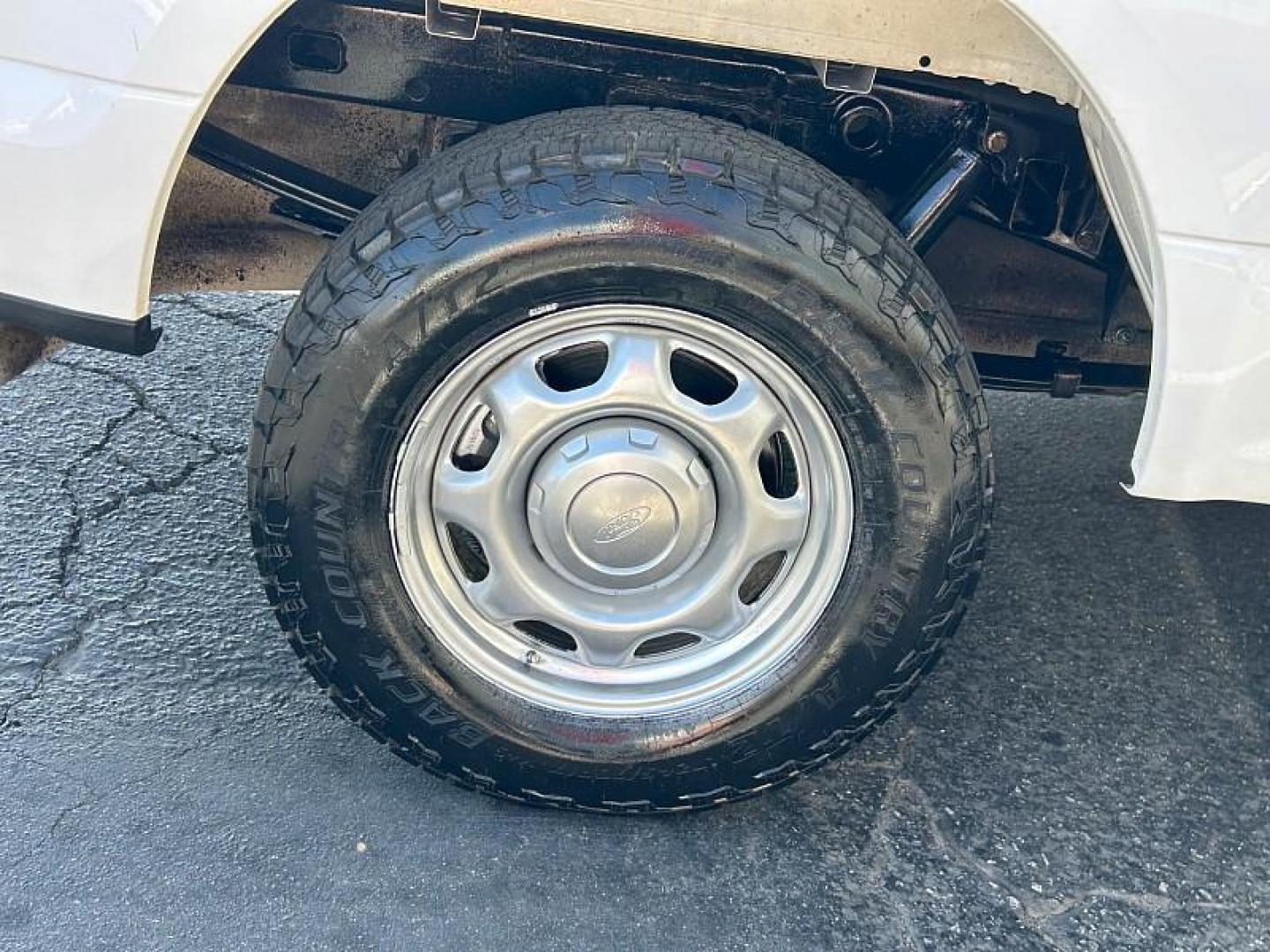 2018 WHITE Ford F-150 4WD (1FTEW1EP6JK) with an V6 EcoBoost TT 2.7L engine, Automatic transmission, located at 412 Auto Vista Drive, Palmdale, 93551, (661) 945-0620, 34.592636, -118.136681 - Photo#12