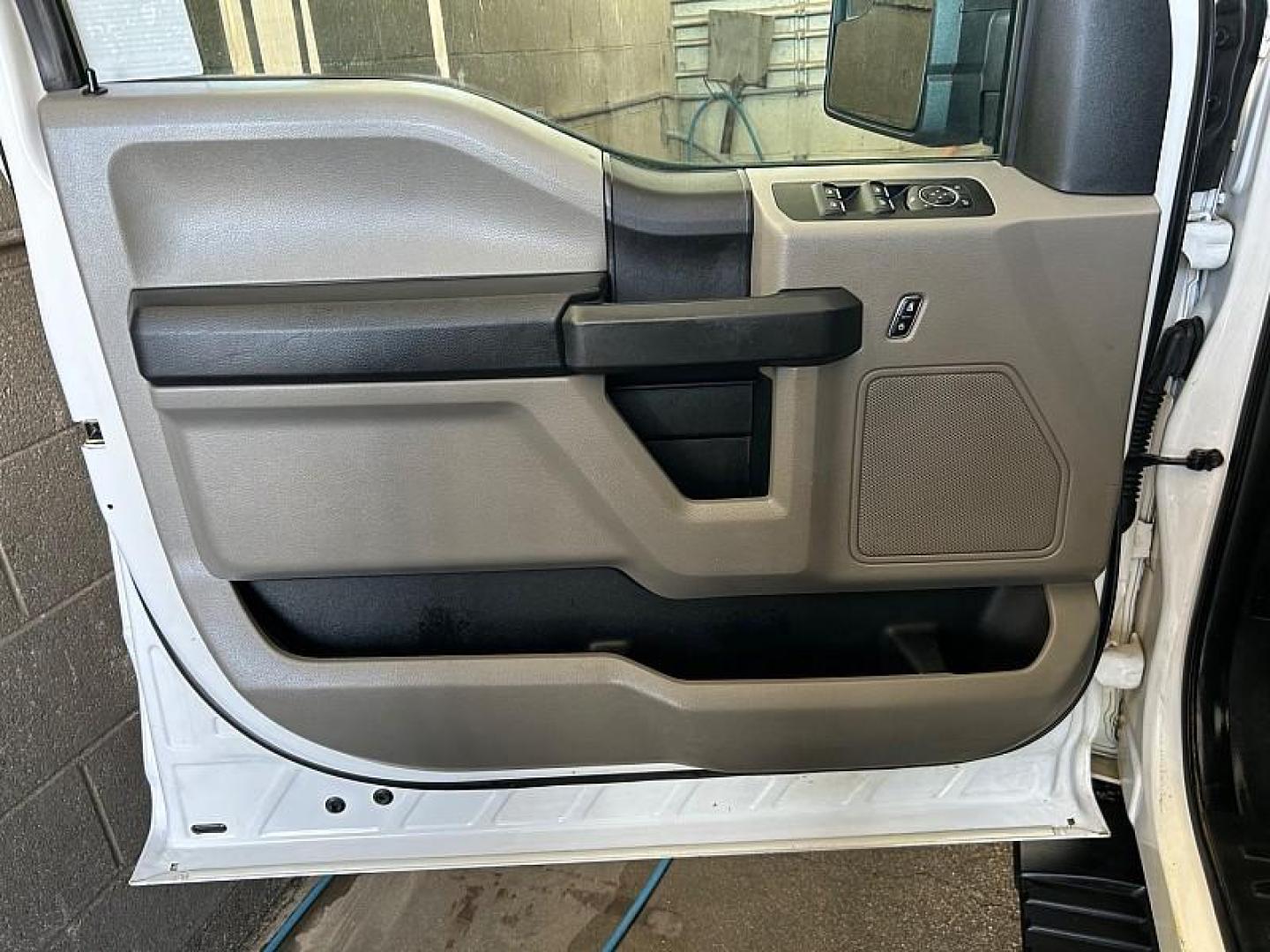 2018 WHITE Ford F-150 4WD (1FTEW1EP6JK) with an V6 EcoBoost TT 2.7L engine, Automatic transmission, located at 412 Auto Vista Drive, Palmdale, 93551, (661) 945-0620, 34.592636, -118.136681 - Photo#15