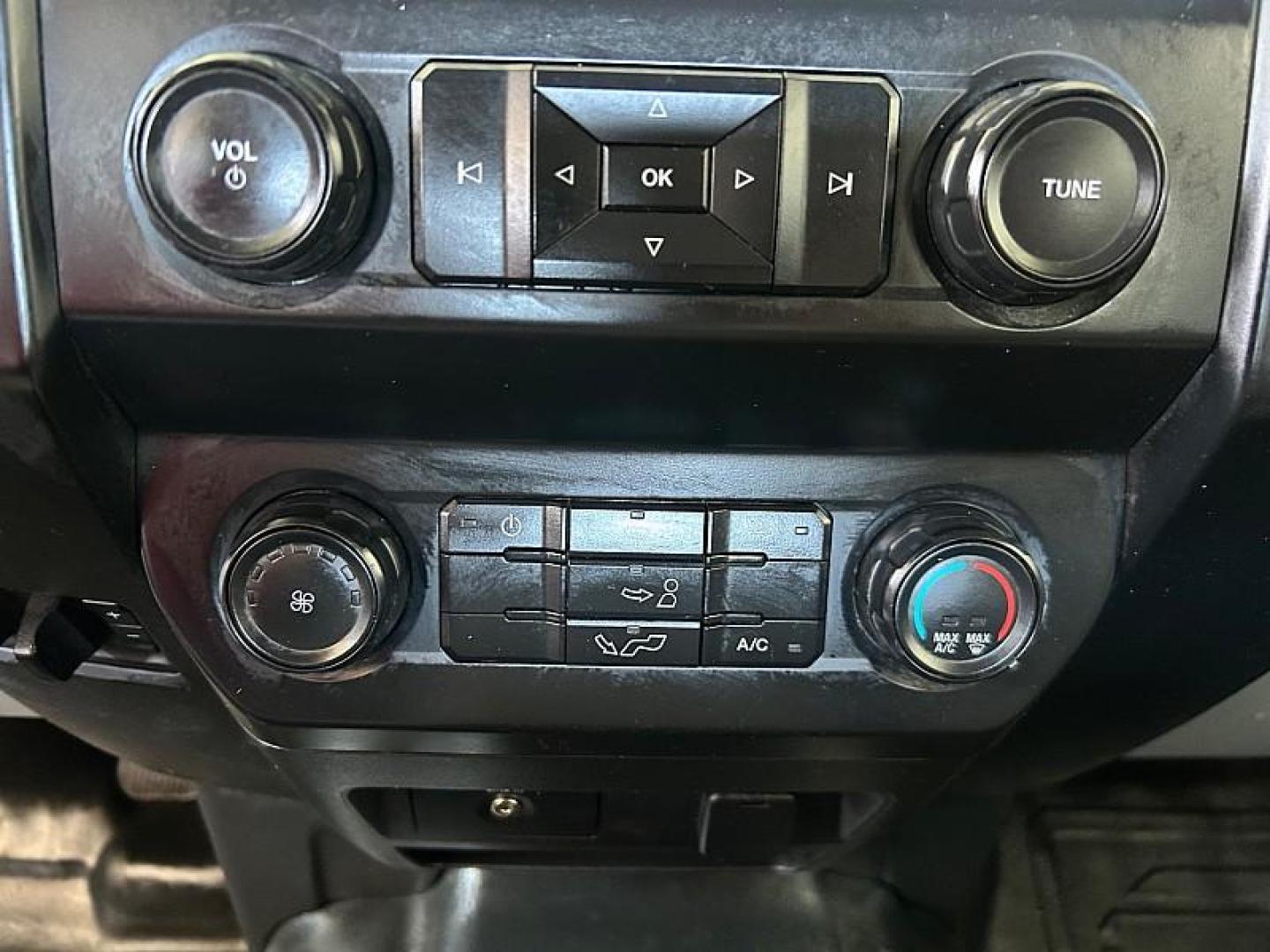 2018 WHITE Ford F-150 4WD (1FTEW1EP6JK) with an V6 EcoBoost TT 2.7L engine, Automatic transmission, located at 412 Auto Vista Drive, Palmdale, 93551, (661) 945-0620, 34.592636, -118.136681 - Photo#18