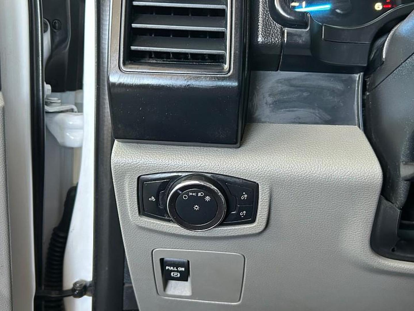 2018 WHITE Ford F-150 4WD (1FTEW1EP6JK) with an V6 EcoBoost TT 2.7L engine, Automatic transmission, located at 412 Auto Vista Drive, Palmdale, 93551, (661) 945-0620, 34.592636, -118.136681 - Photo#26