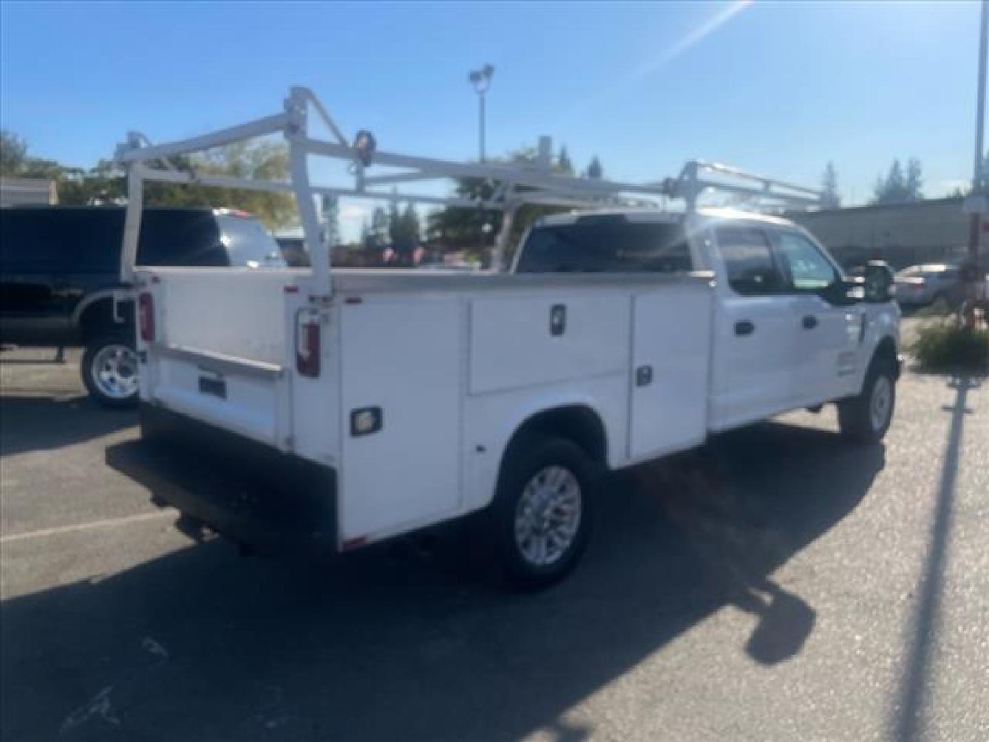 2018 White Ford F-350 Super Duty XLT (1FD8W3FT6JE) with an 6.7L Power Stroke 6.7L Biodiesel Turbo V8 330hp 750ft. lbs. Common Rail Direct Injection engine, 6-Speed Shiftable Automatic transmission, located at 800 Riverside Ave, Roseville, CA, 95678, 916-773-4549 & Toll Free: 866-719-4393, 38.732265, -121.291039 - DIESEL CREW CAB 4X4 UTILITY BED CLEAN CARFAX - Photo#2
