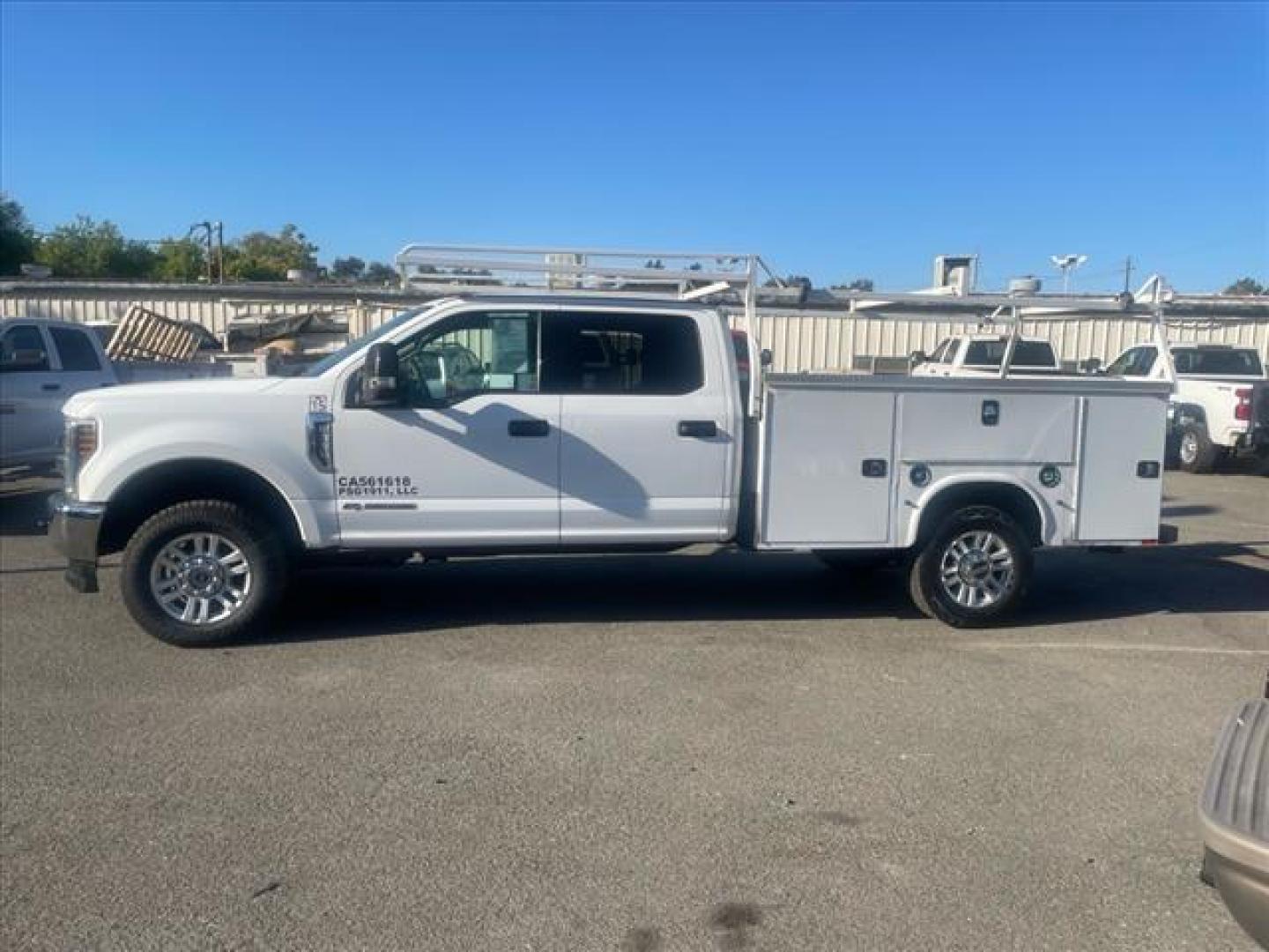 2018 White Ford F-350 Super Duty XLT (1FD8W3FT6JE) with an 6.7L Power Stroke 6.7L Biodiesel Turbo V8 330hp 750ft. lbs. Common Rail Direct Injection engine, 6-Speed Shiftable Automatic transmission, located at 800 Riverside Ave, Roseville, CA, 95678, 916-773-4549 & Toll Free: 866-719-4393, 38.732265, -121.291039 - DIESEL CREW CAB 4X4 UTILITY BED CLEAN CARFAX - Photo#4